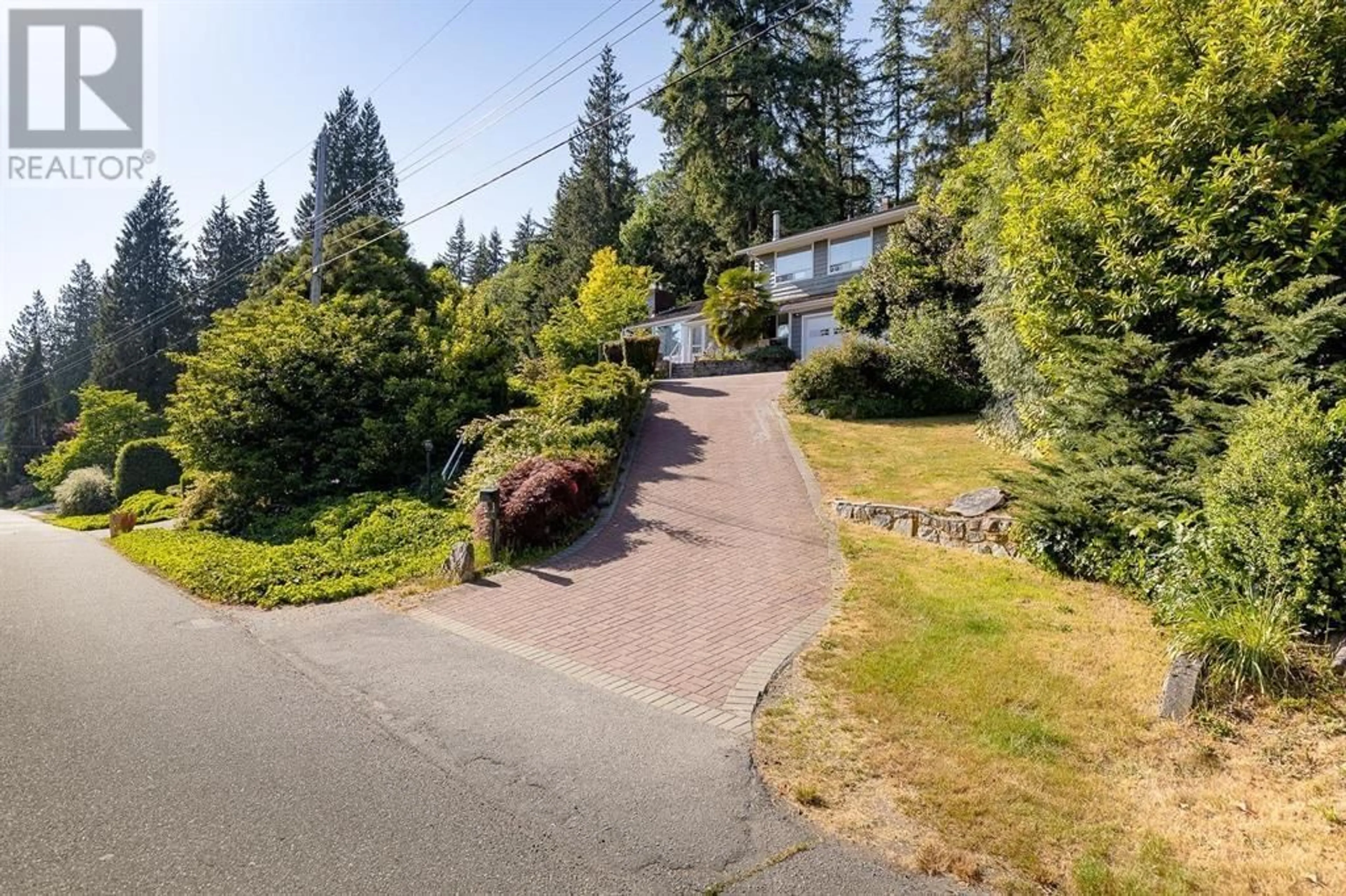A pic from outside/outdoor area/front of a property/back of a property/a pic from drone, unknown for 3125 BENBOW ROAD, West Vancouver British Columbia V7V3E1