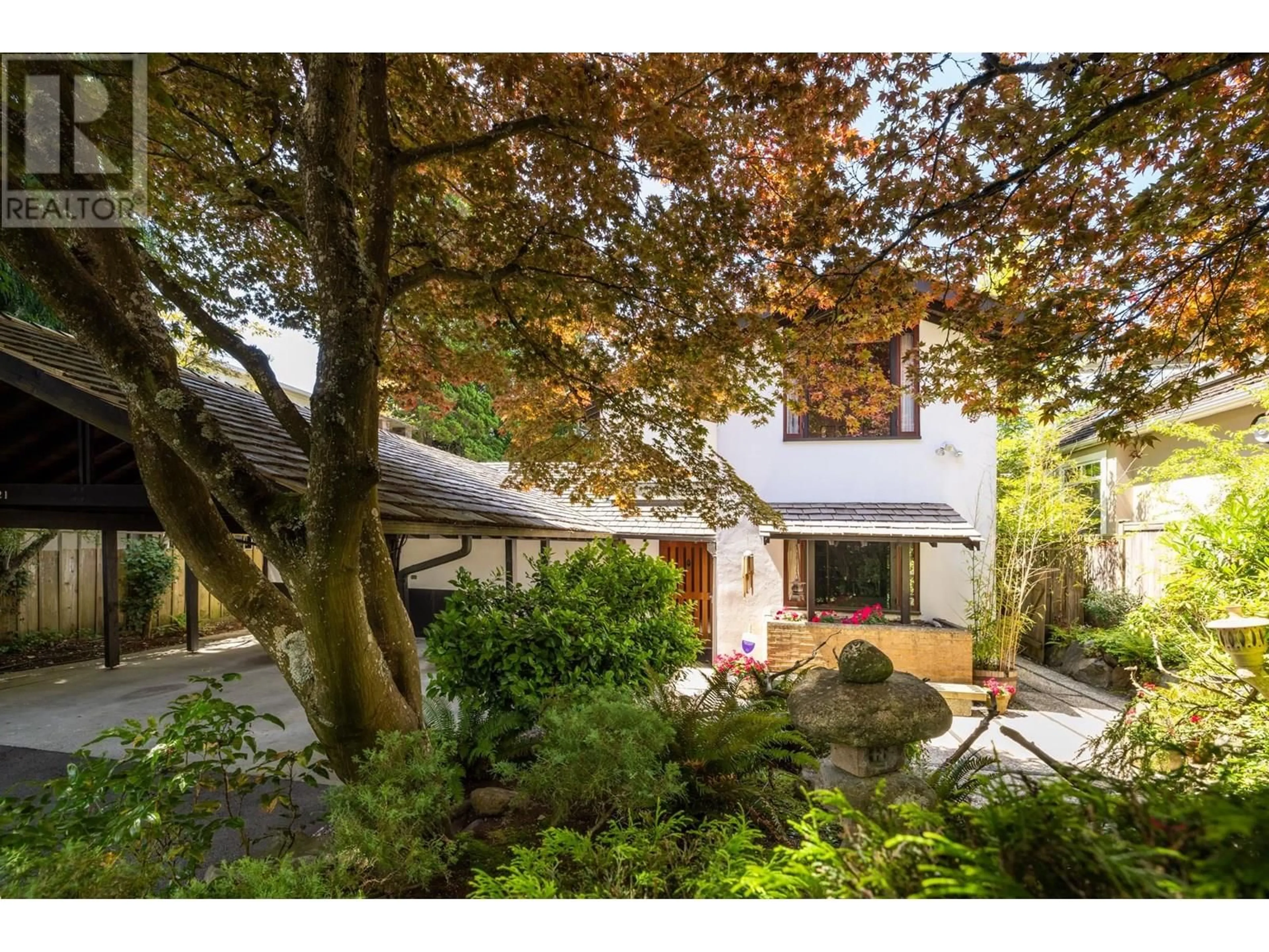A pic from outside/outdoor area/front of a property/back of a property/a pic from drone, street for 6821 LAUREL STREET, Vancouver British Columbia V6P3T6