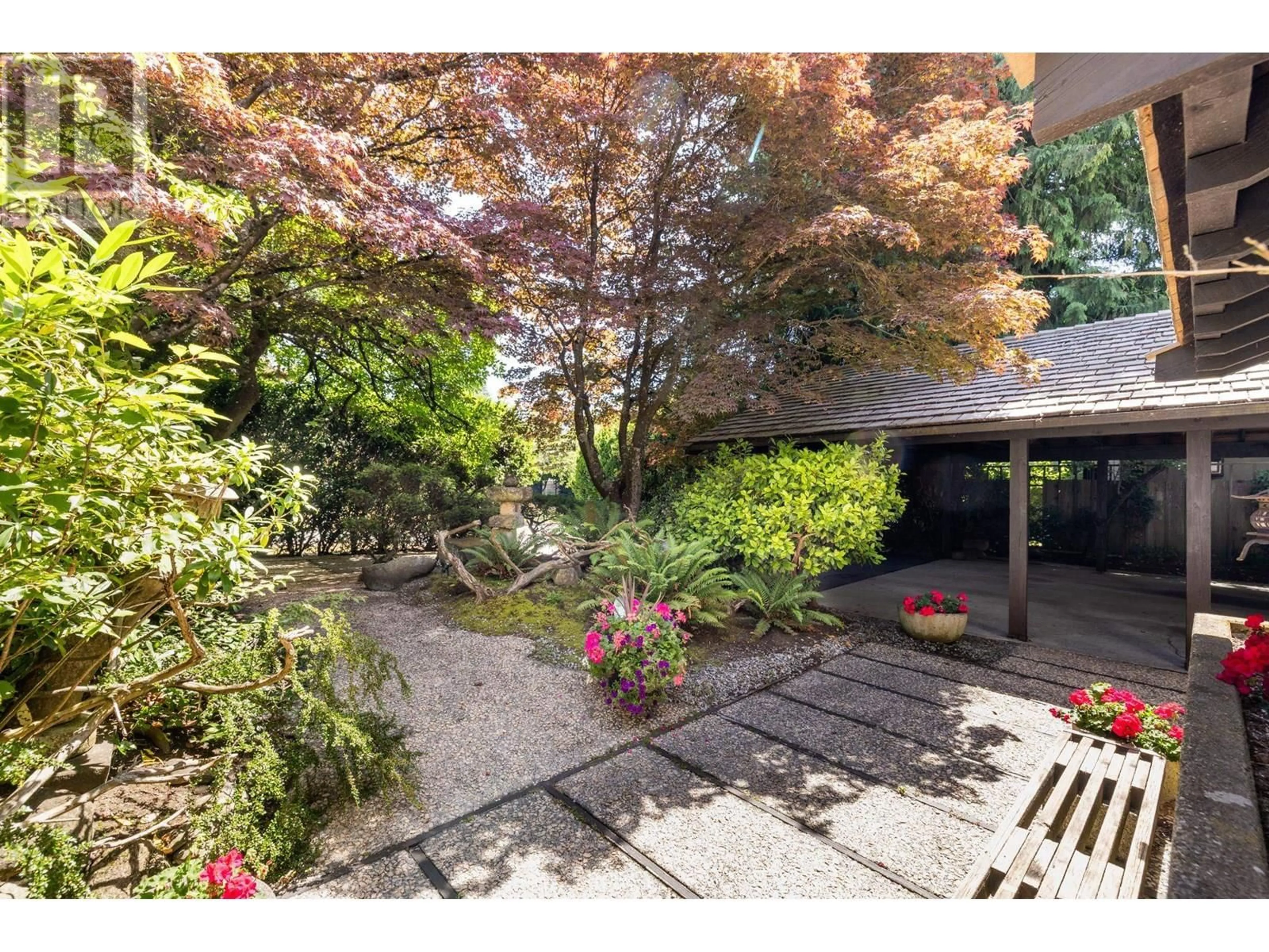 A pic from outside/outdoor area/front of a property/back of a property/a pic from drone, street for 6821 LAUREL STREET, Vancouver British Columbia V6P3T6