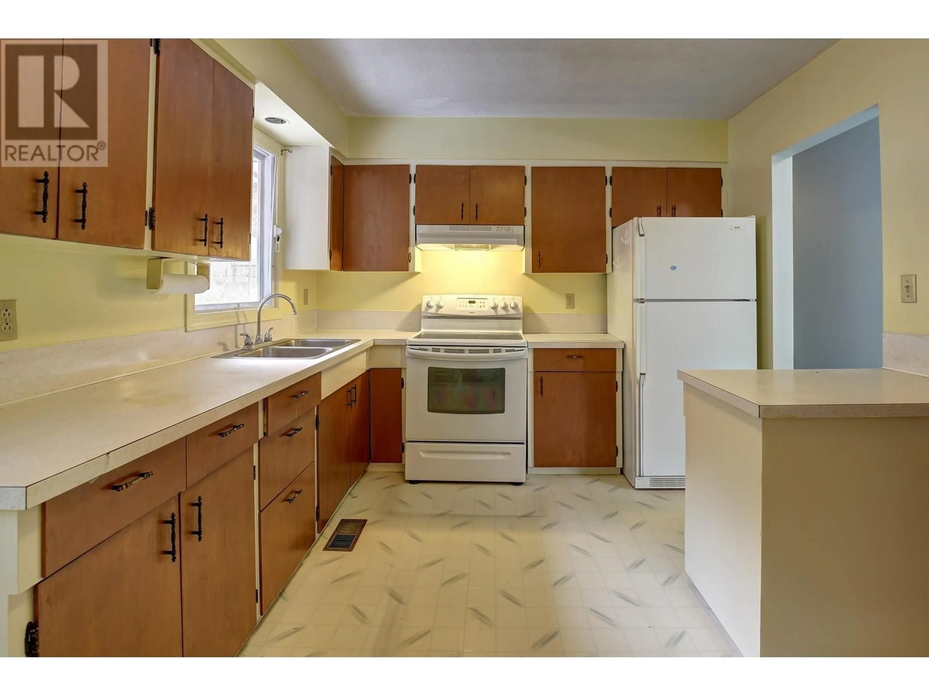 Standard kitchen, ceramic/tile floor for 217 MOUNTVIEW DRIVE, Williams Lake British Columbia V2G3M8