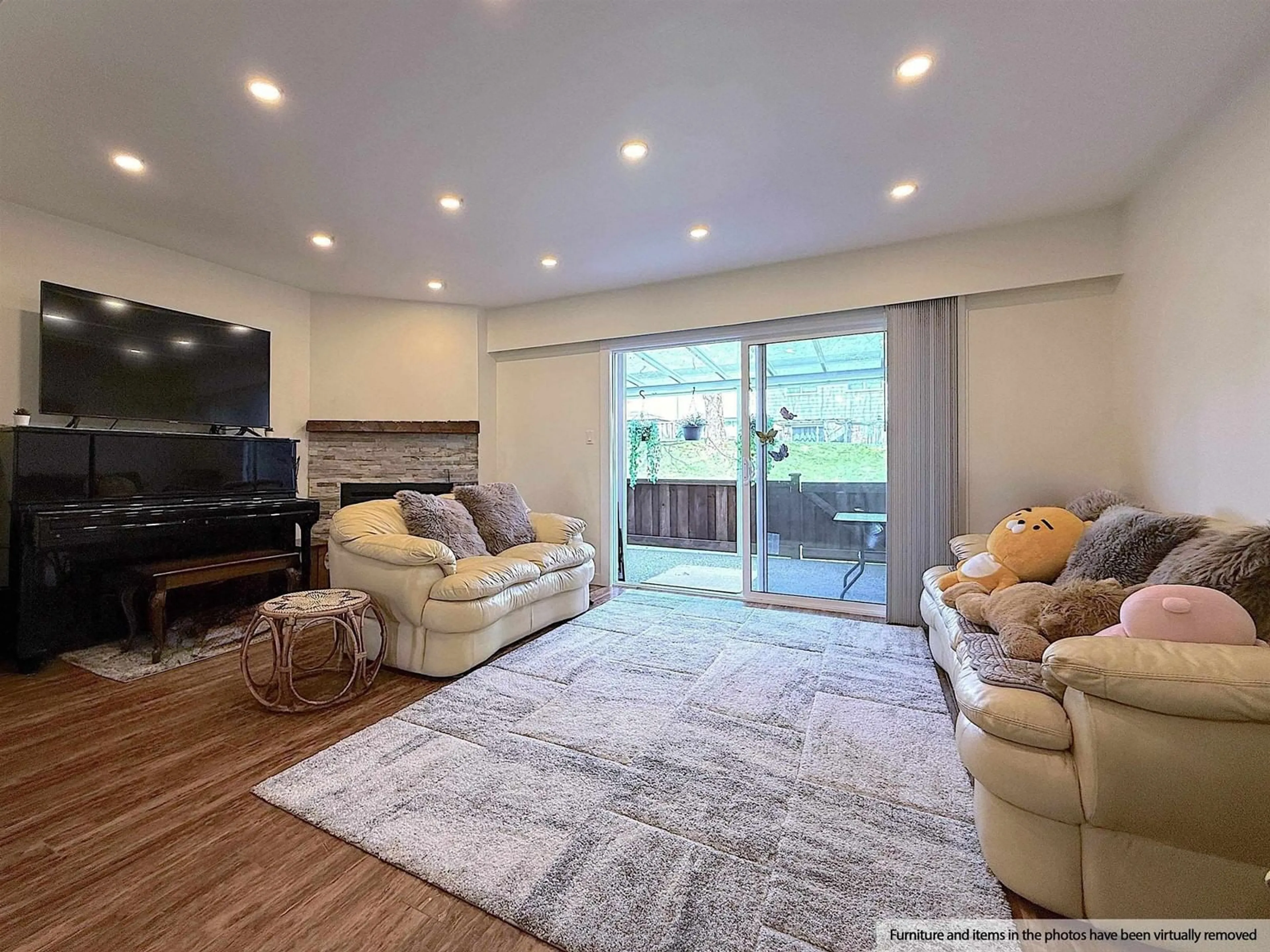 Living room with furniture, wood/laminate floor for 78 - 10760 GUILDFORD, Surrey British Columbia V3R1W6