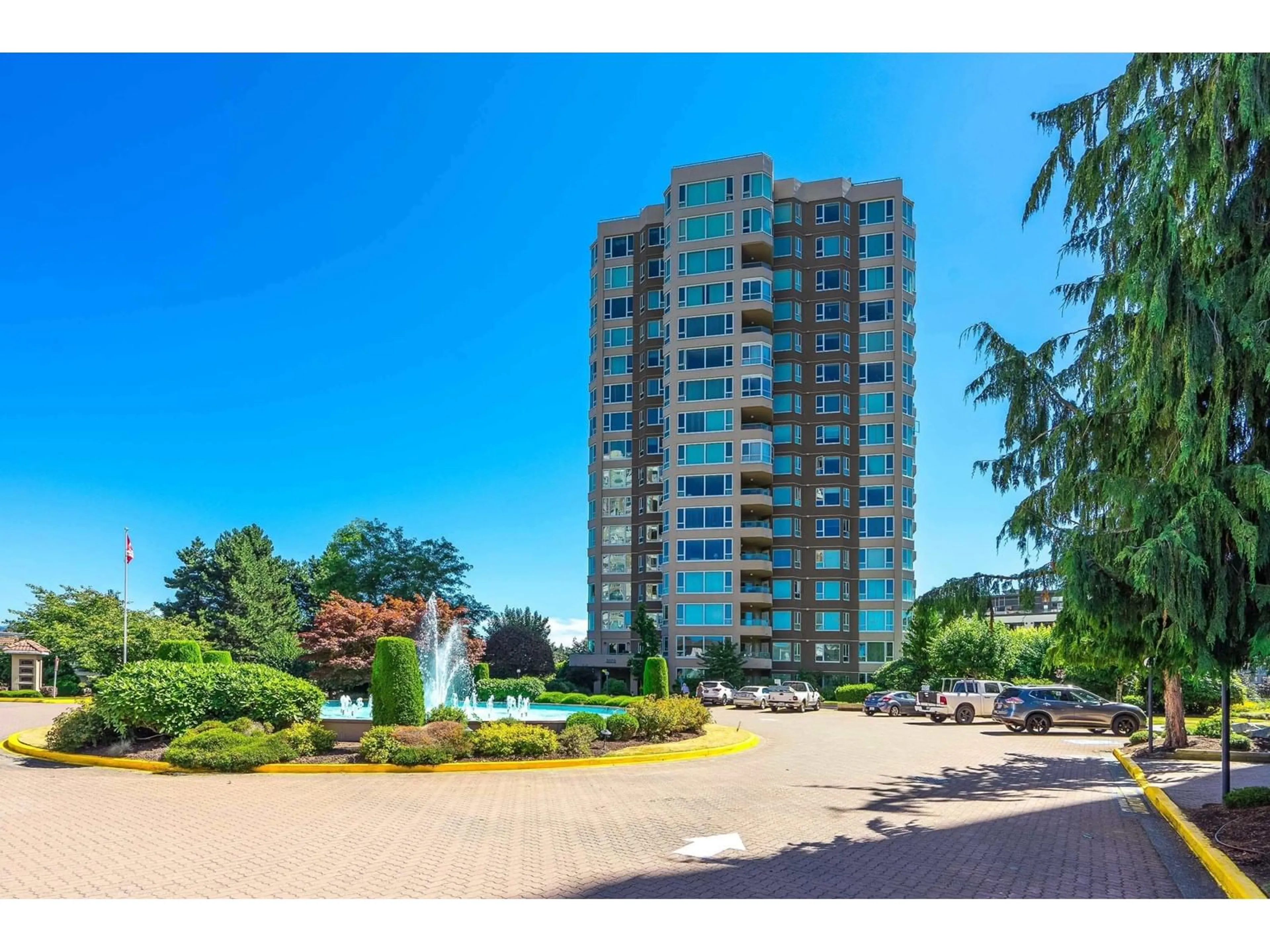 A pic from outside/outdoor area/front of a property/back of a property/a pic from drone, water/lake/river/ocean view for 502 - 3170 GLADWIN, Abbotsford British Columbia V2T5T1