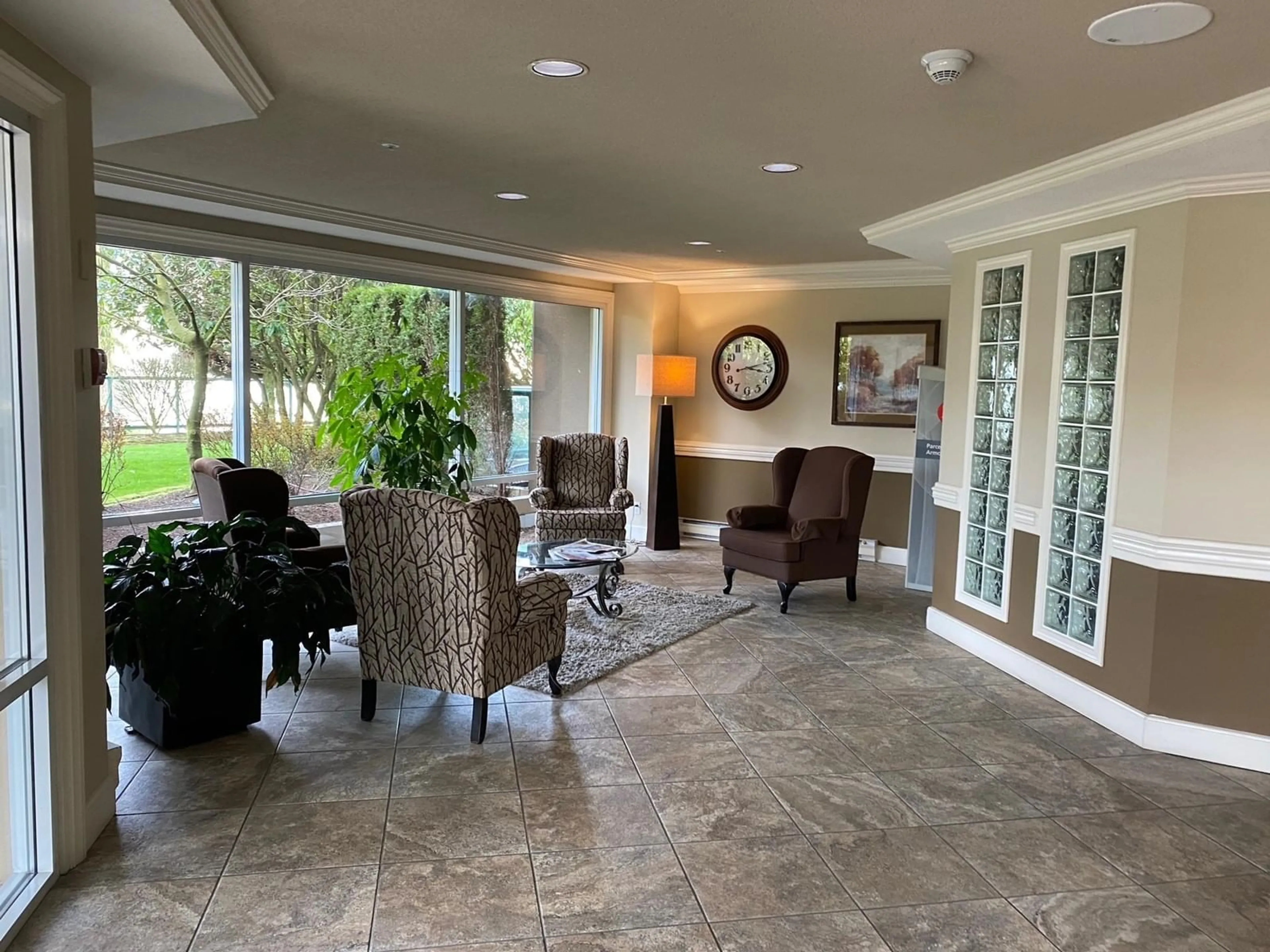 Indoor foyer for 502 - 3170 GLADWIN, Abbotsford British Columbia V2T5T1