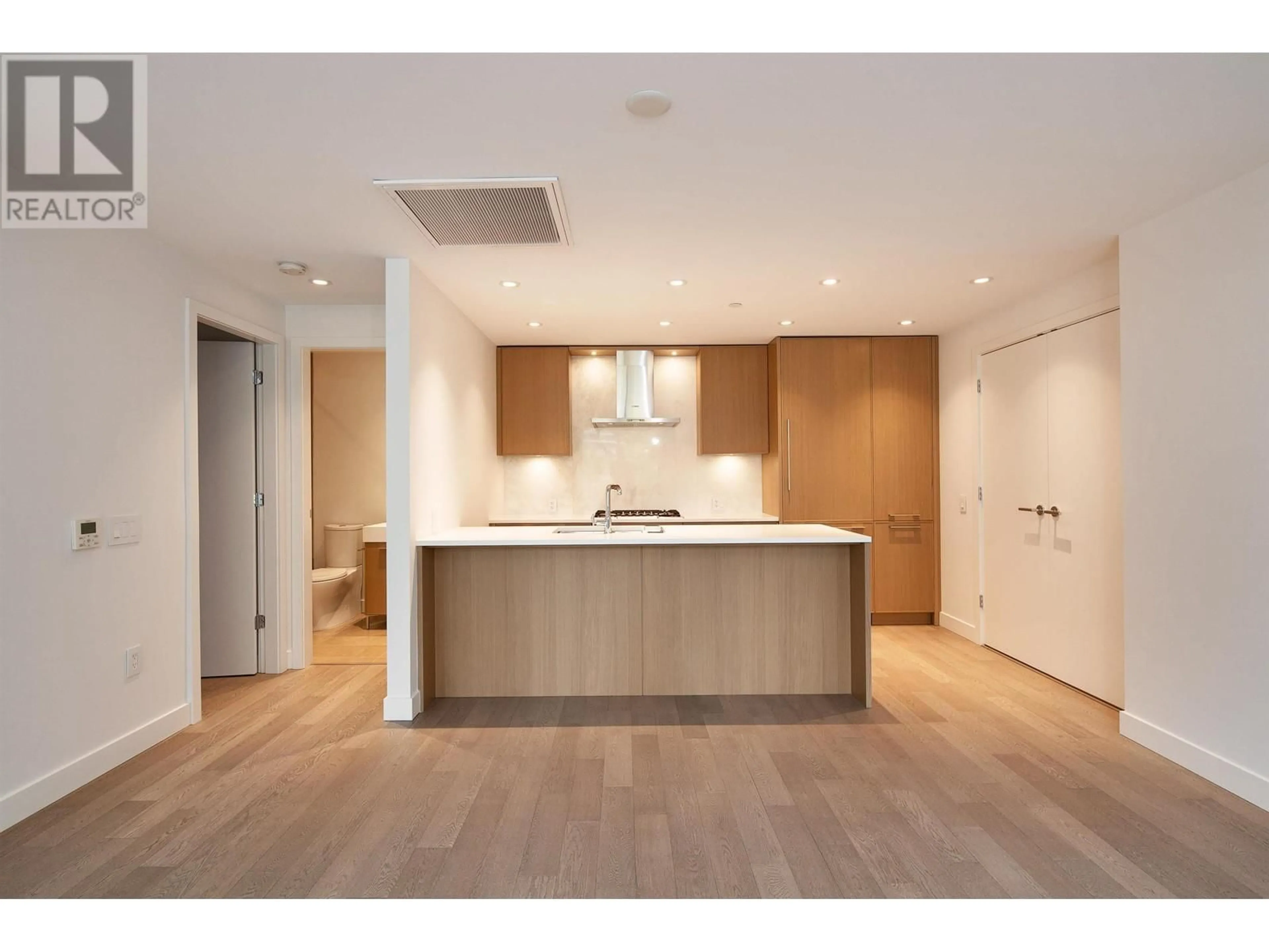 Open concept kitchen, wood/laminate floor for 106 - 1055 RIDGEWOOD DRIVE, North Vancouver British Columbia V7R0A6