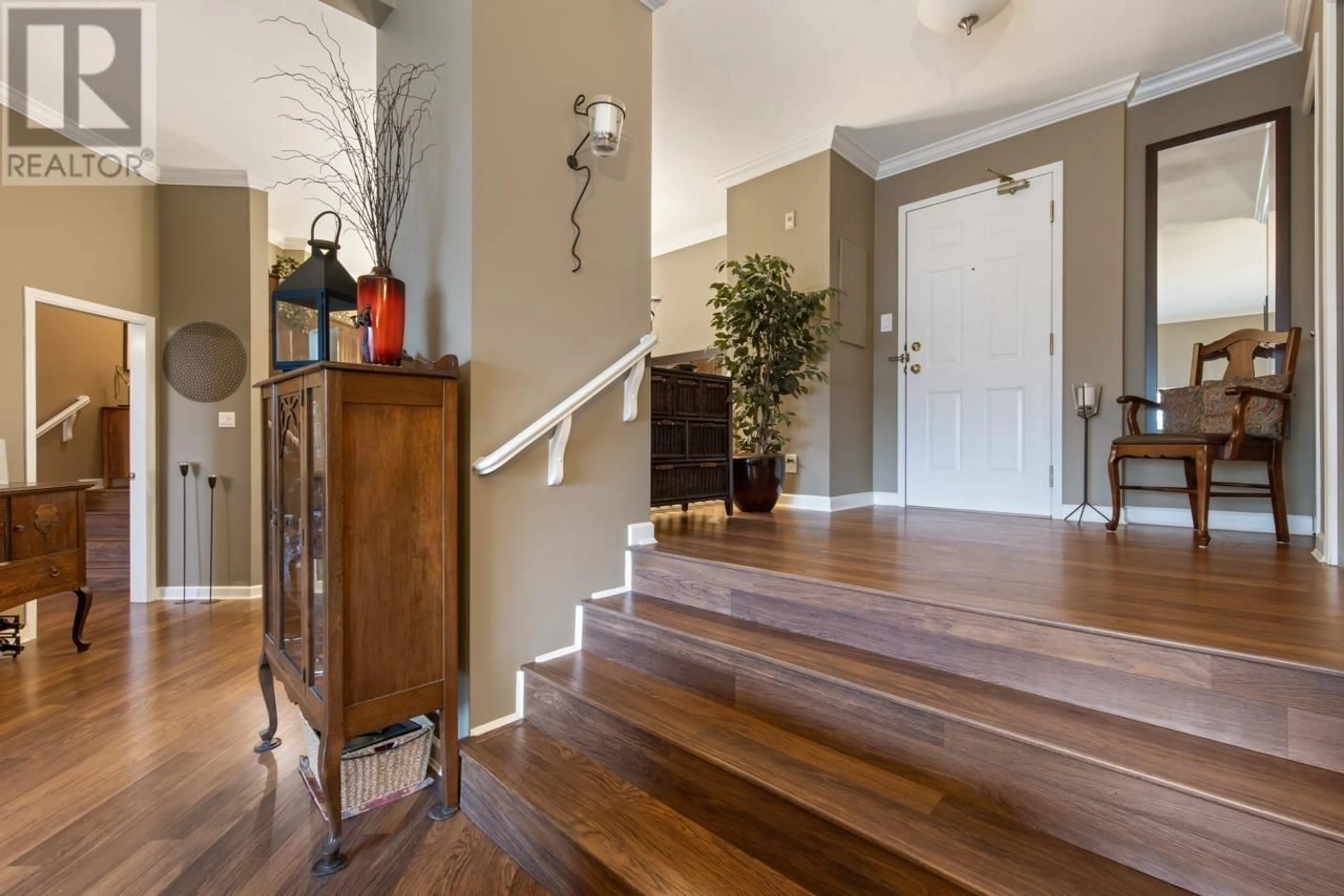 Indoor entryway for 206 - 7051 BLUNDELL ROAD, Richmond British Columbia V6Y1J5