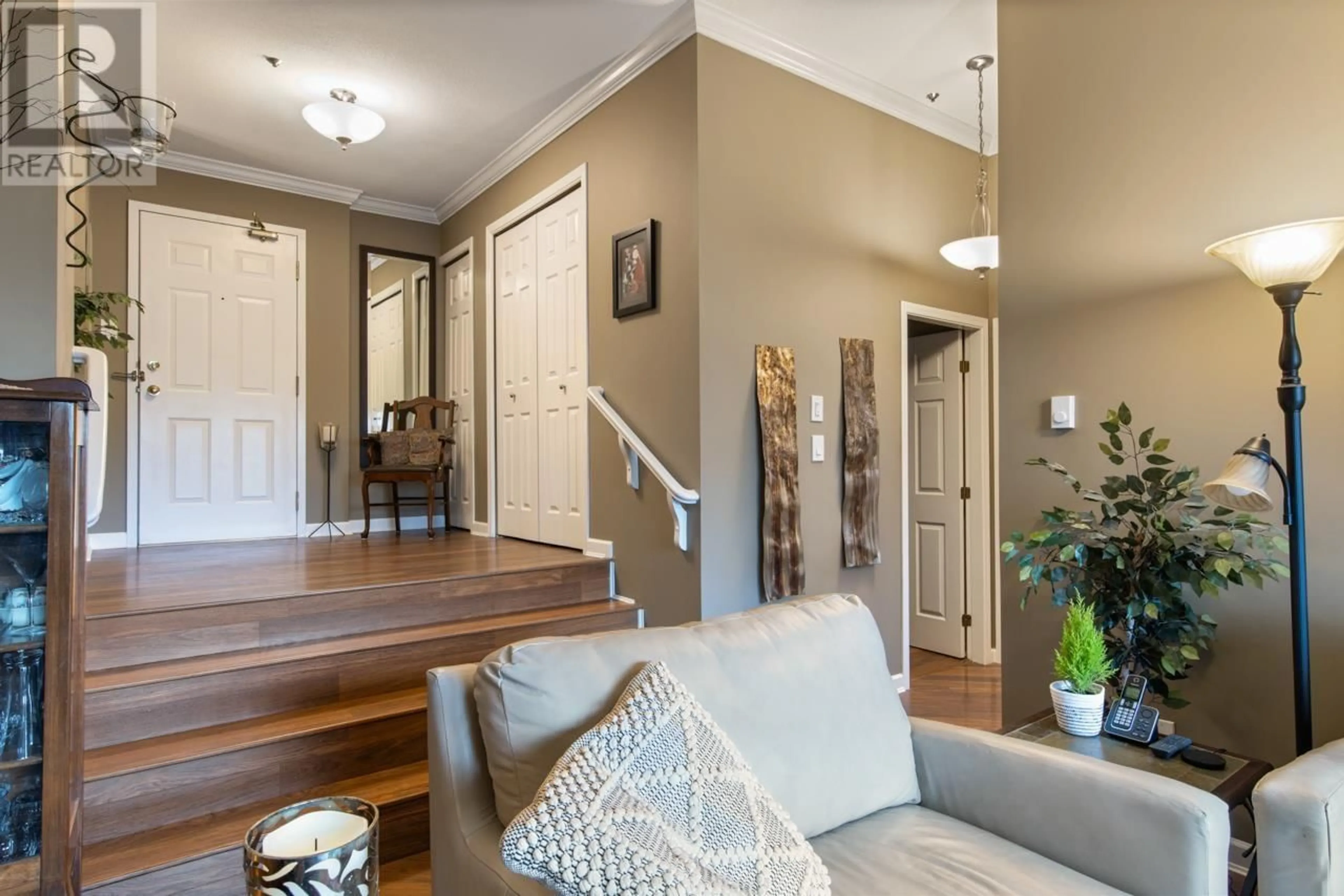 Indoor entryway for 206 - 7051 BLUNDELL ROAD, Richmond British Columbia V6Y1J5
