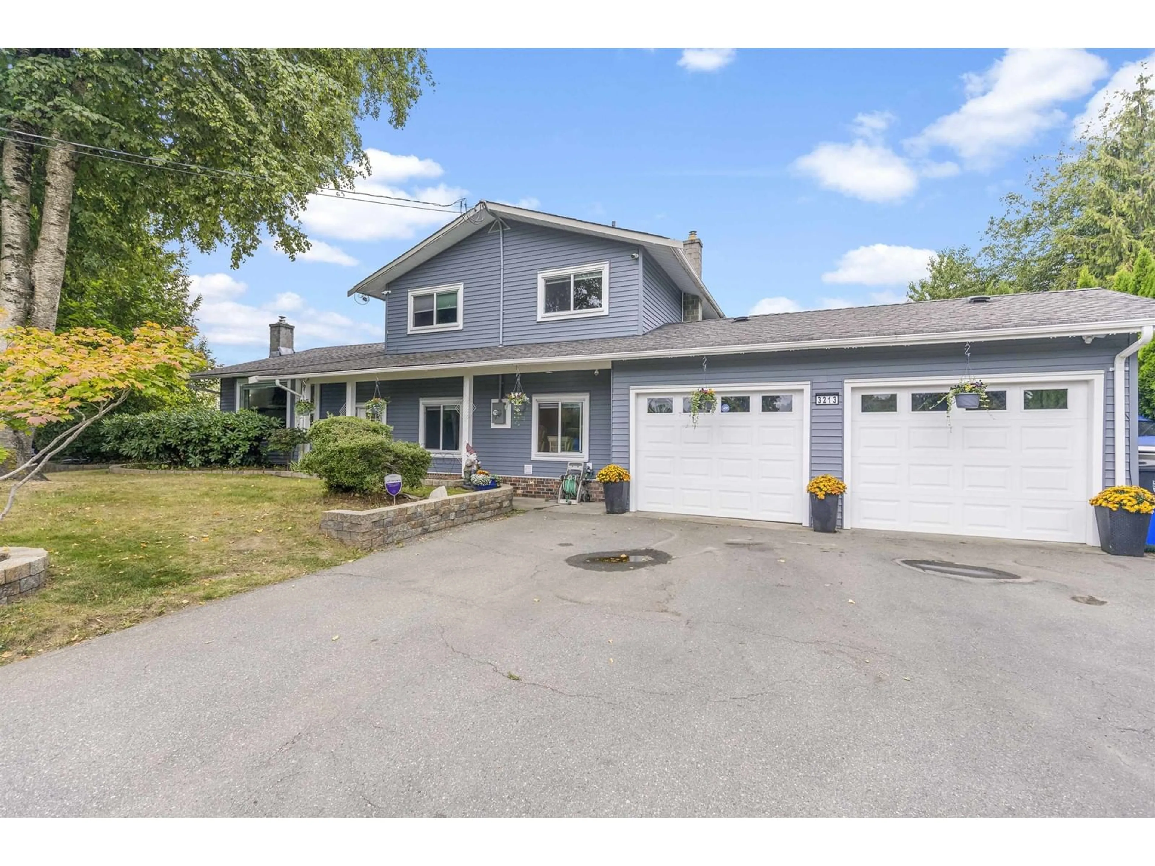 Home with vinyl exterior material, street for 3213 270, Langley British Columbia V4W3G5