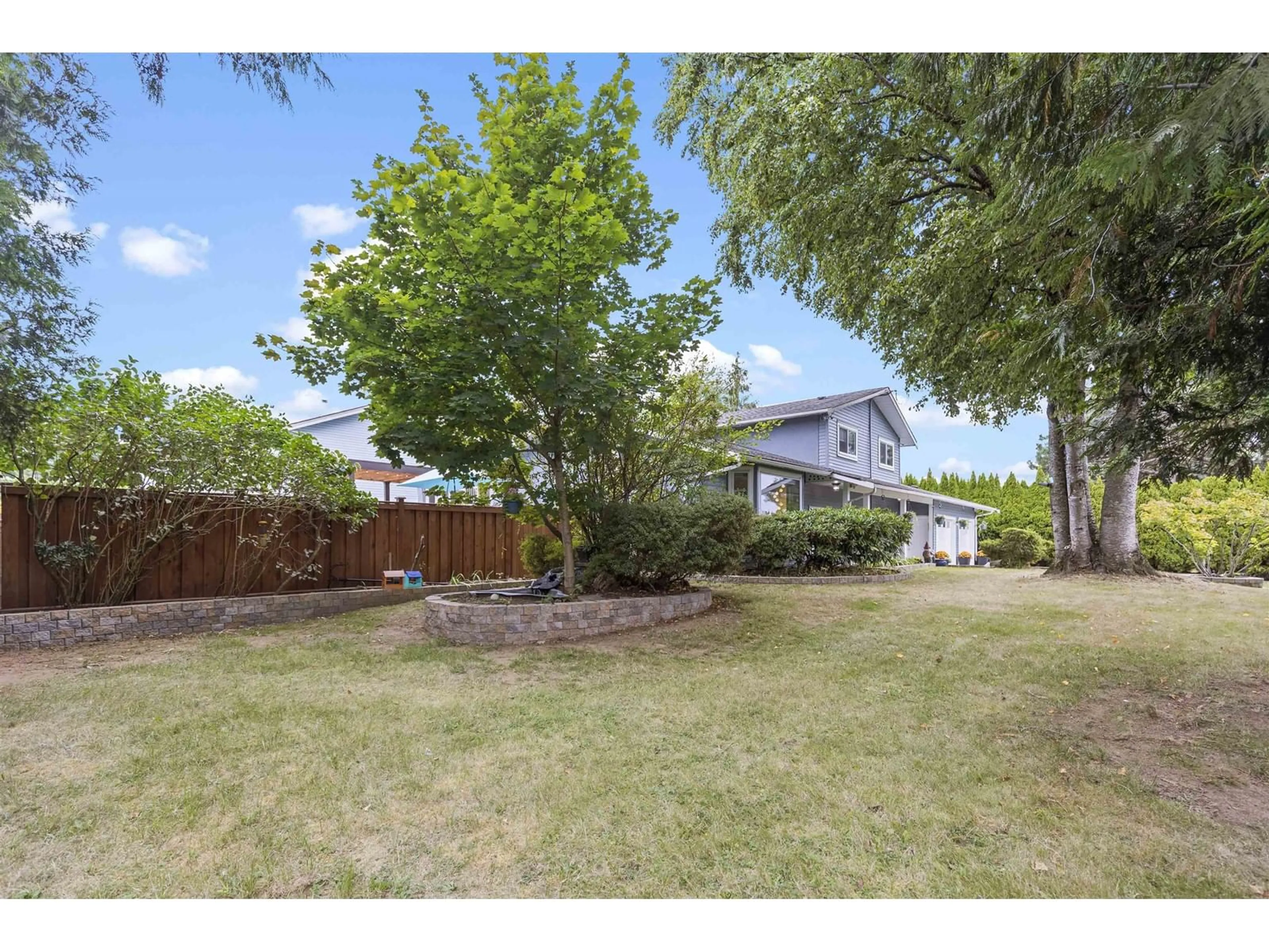 A pic from outside/outdoor area/front of a property/back of a property/a pic from drone, street for 3213 270, Langley British Columbia V4W3G5