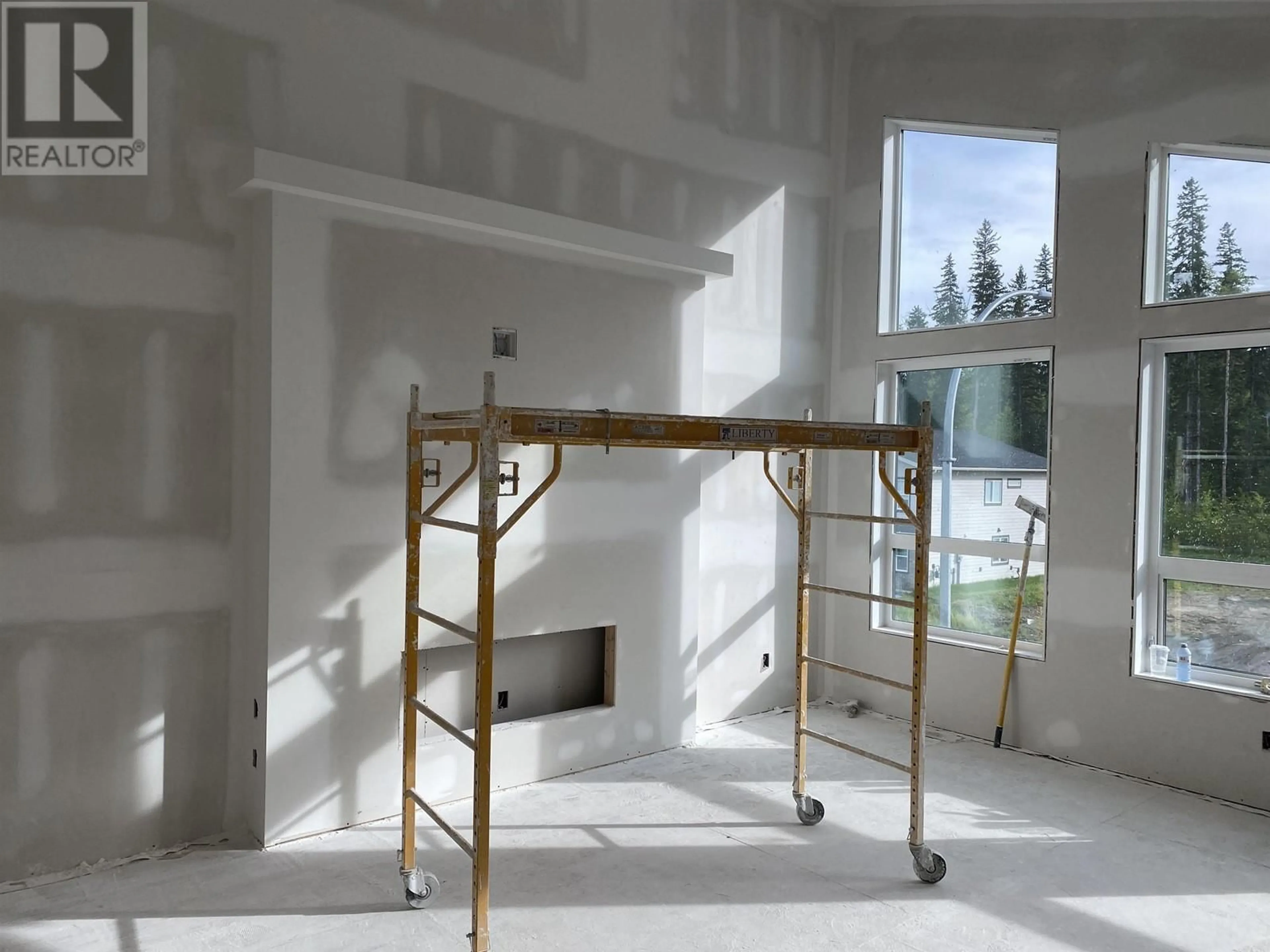 Indoor foyer for 7278 FOXRIDGE AVENUE, Prince George British Columbia V2N0H2