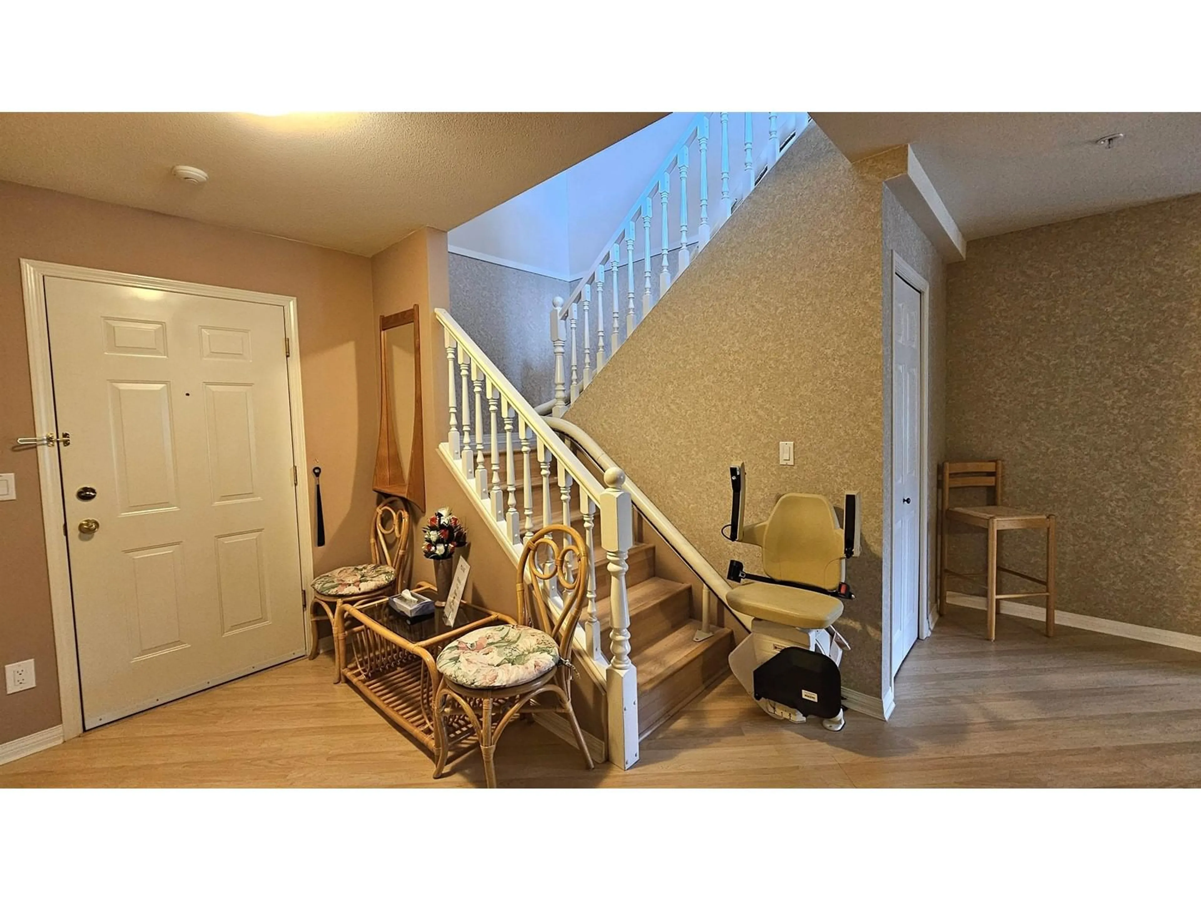 Indoor entryway for 308 - 6557 121, Surrey British Columbia V3W1E7