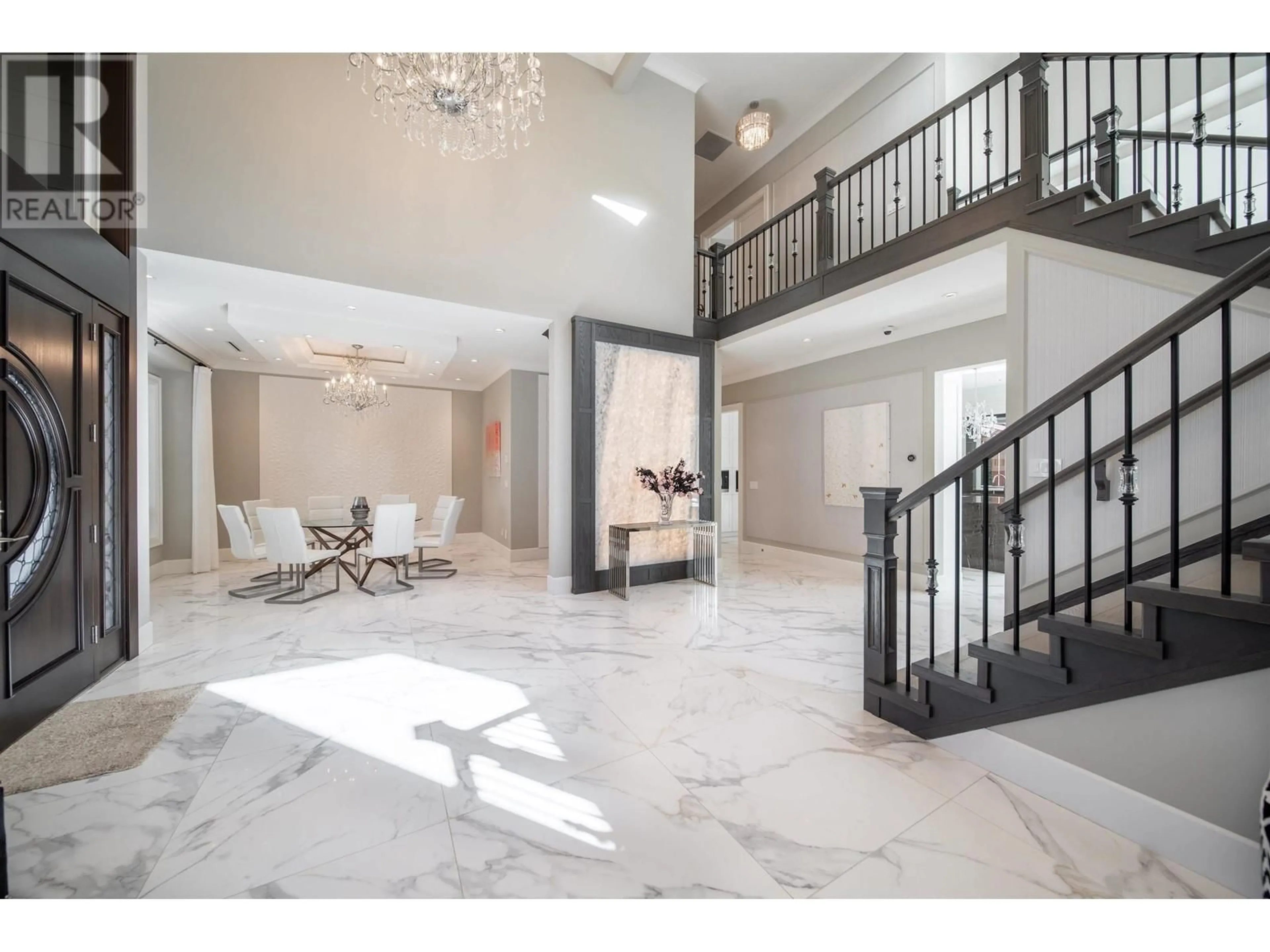 Indoor foyer for 7728 ALOUETTE COURT, Richmond British Columbia V7A1S2