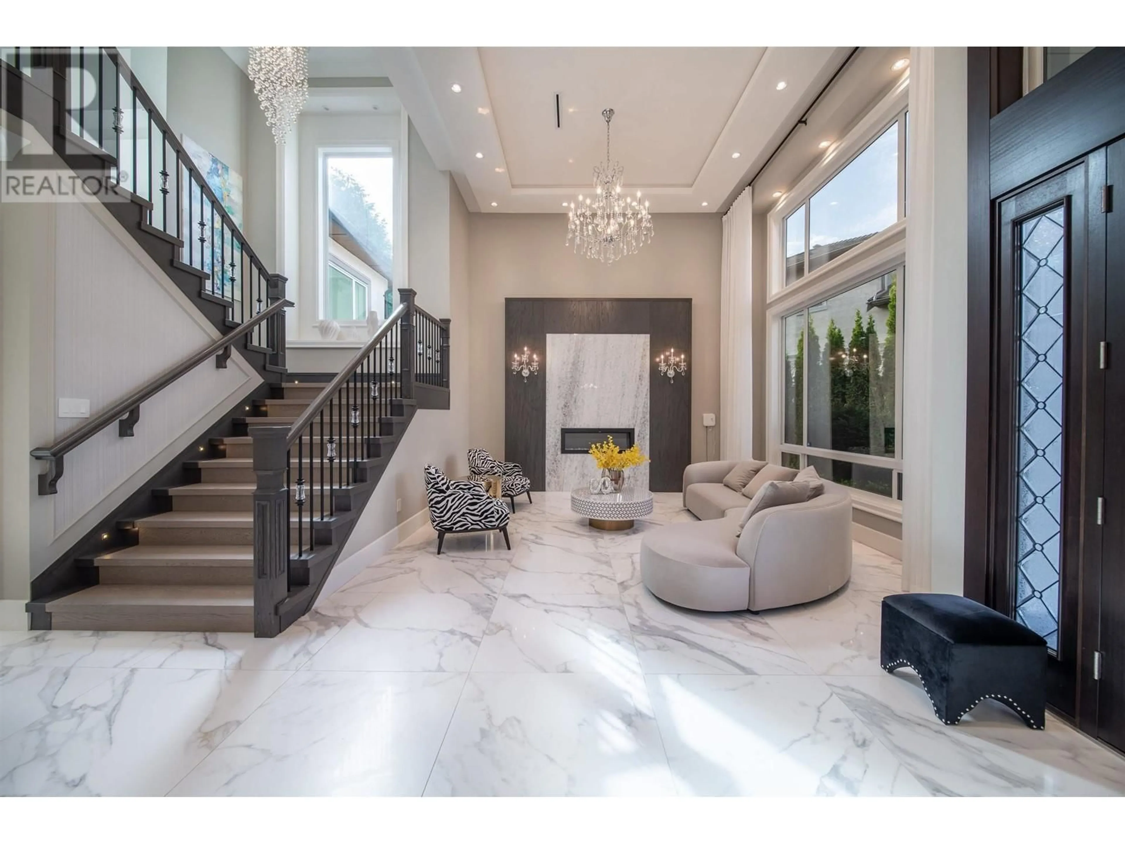 Indoor foyer for 7728 ALOUETTE COURT, Richmond British Columbia V7A1S2
