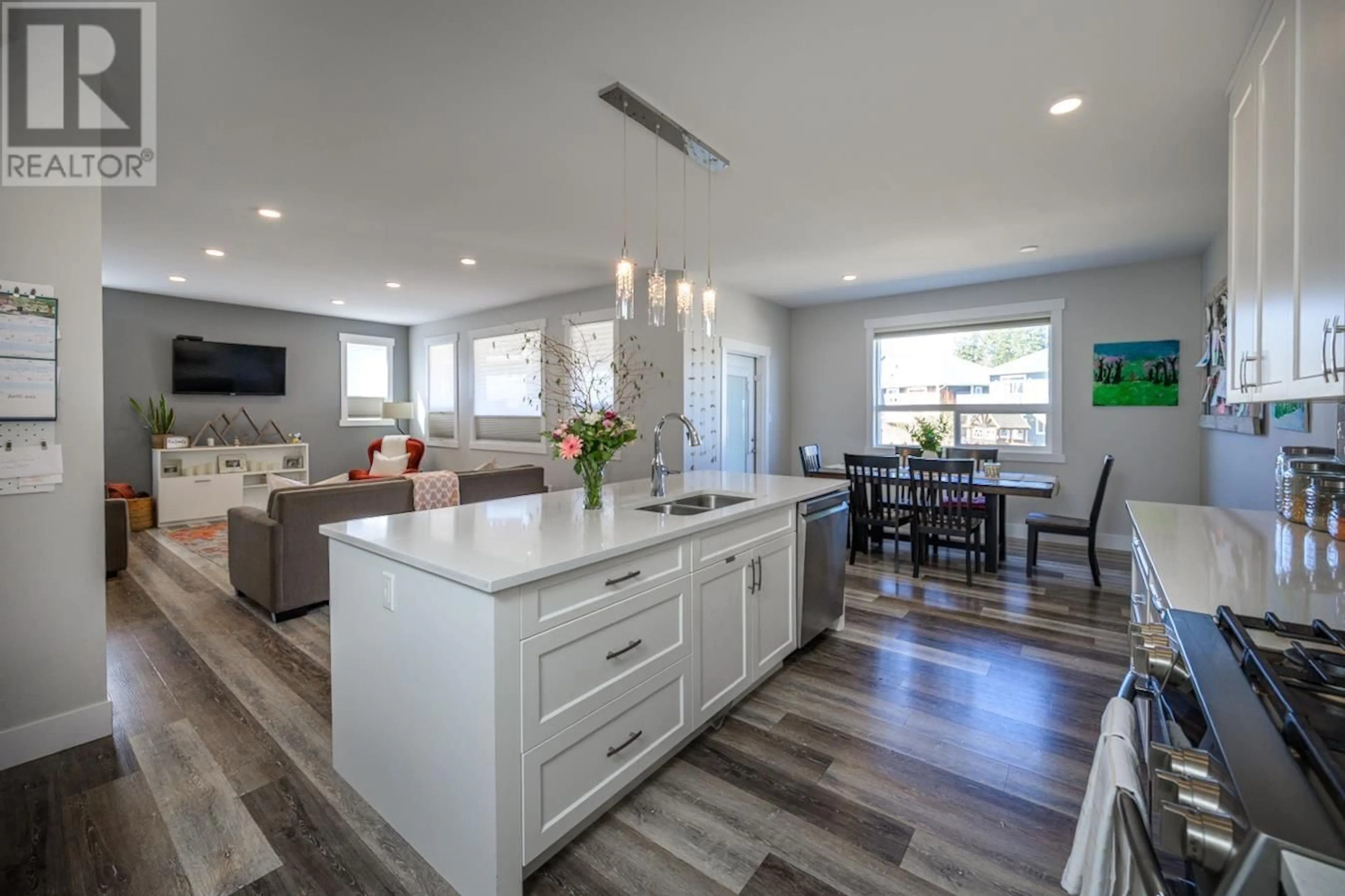 Open concept kitchen, unknown for 2958 ELLINGTON COURT, Prince George British Columbia V2N0G3