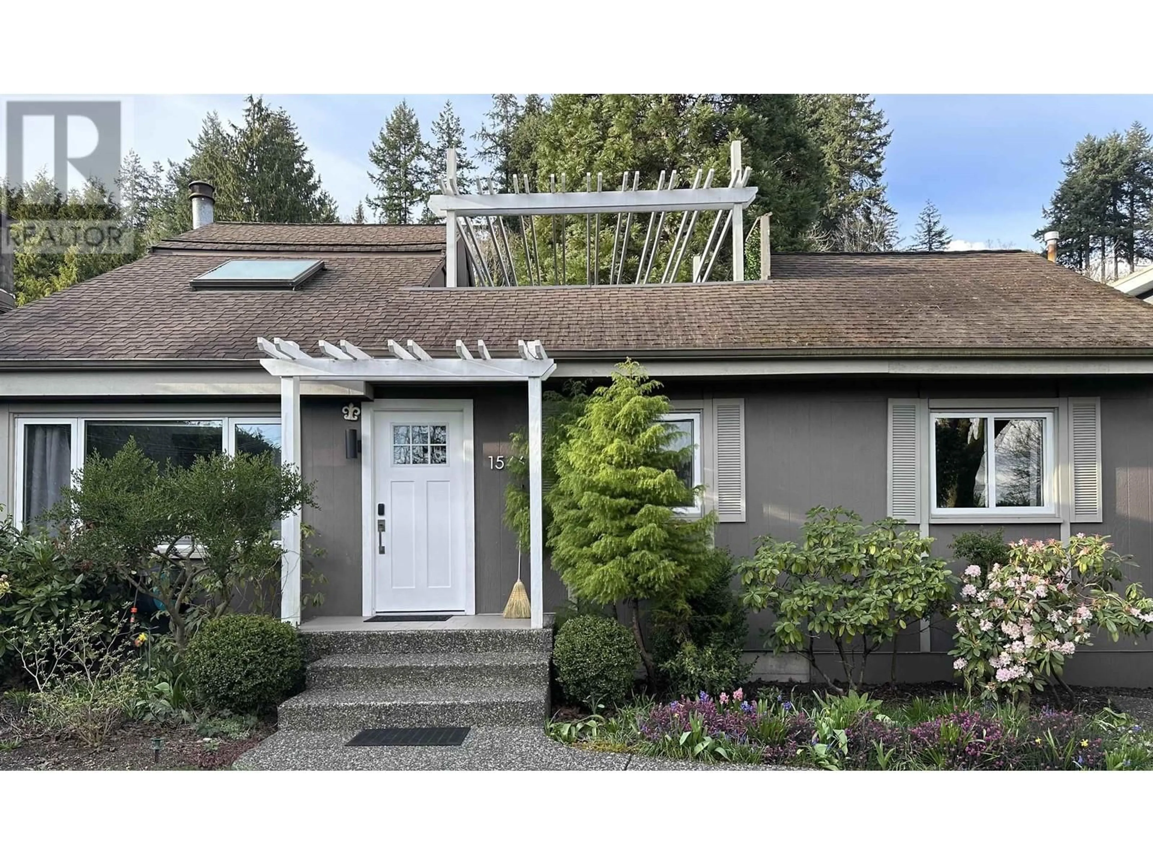 Home with vinyl exterior material, street for 1546 HOPE ROAD, North Vancouver British Columbia V7P1W9