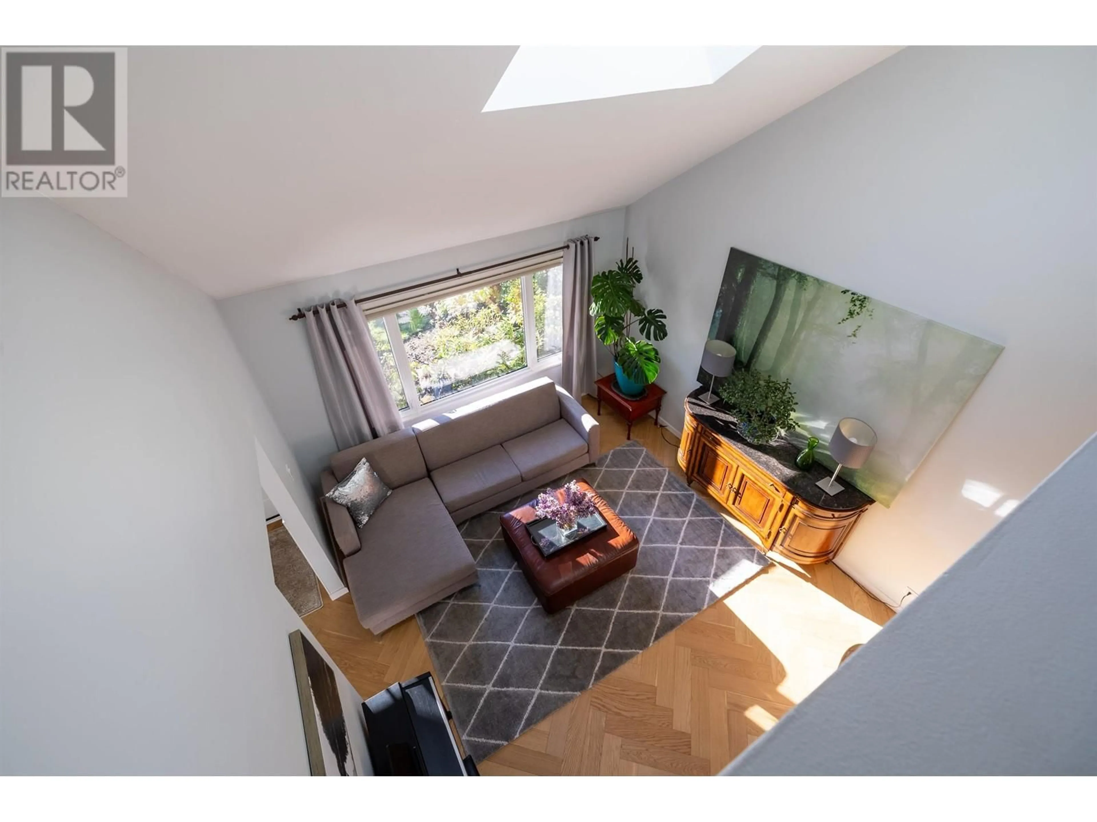 Living room with furniture, unknown for 1546 HOPE ROAD, North Vancouver British Columbia V7P1W9