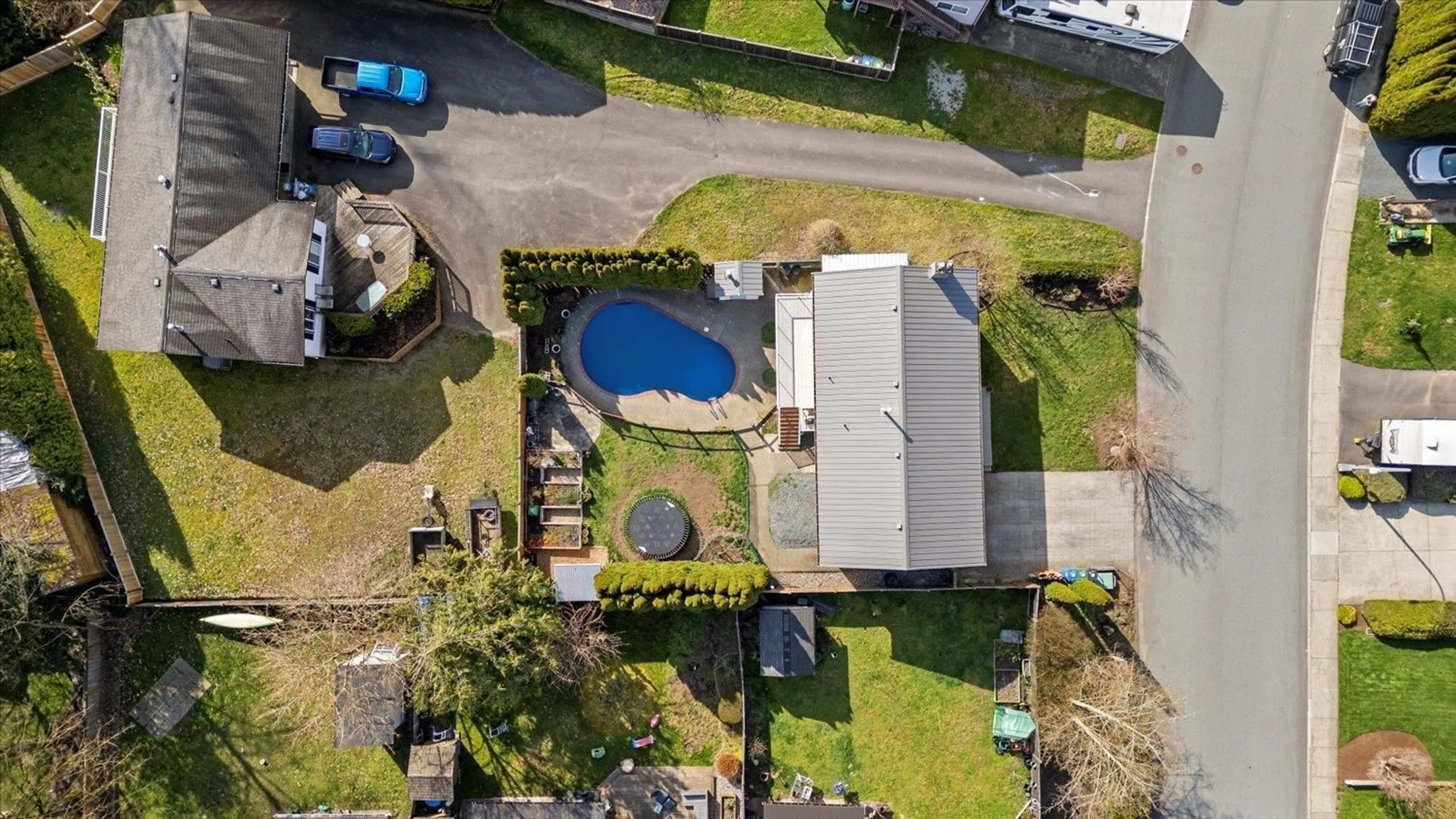 A pic from outside/outdoor area/front of a property/back of a property/a pic from drone, street for 35190 PIERCE, Abbotsford British Columbia V2S7H3