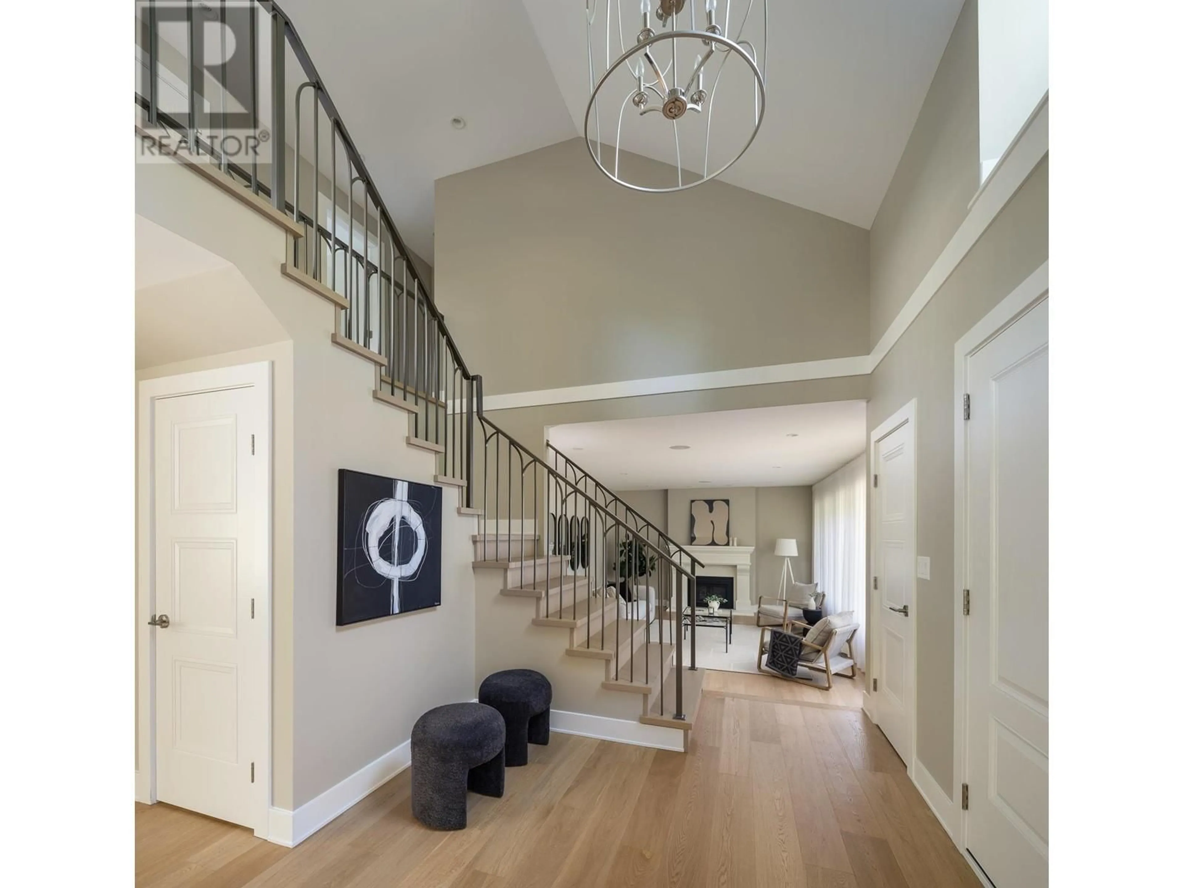 Indoor foyer for 1640 TAYLOR WAY, West Vancouver British Columbia V7S1N4