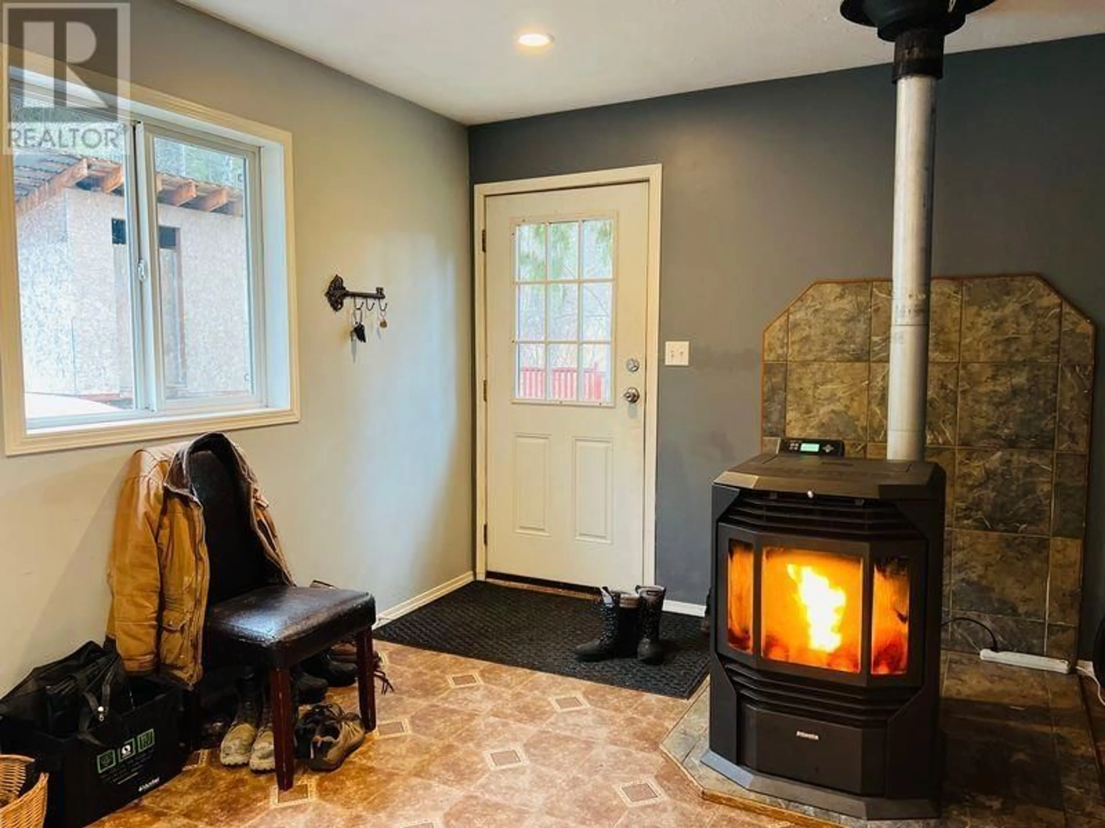 Indoor entryway for 6090 CEDAR CREEK ROAD, Likely British Columbia V0J1N0