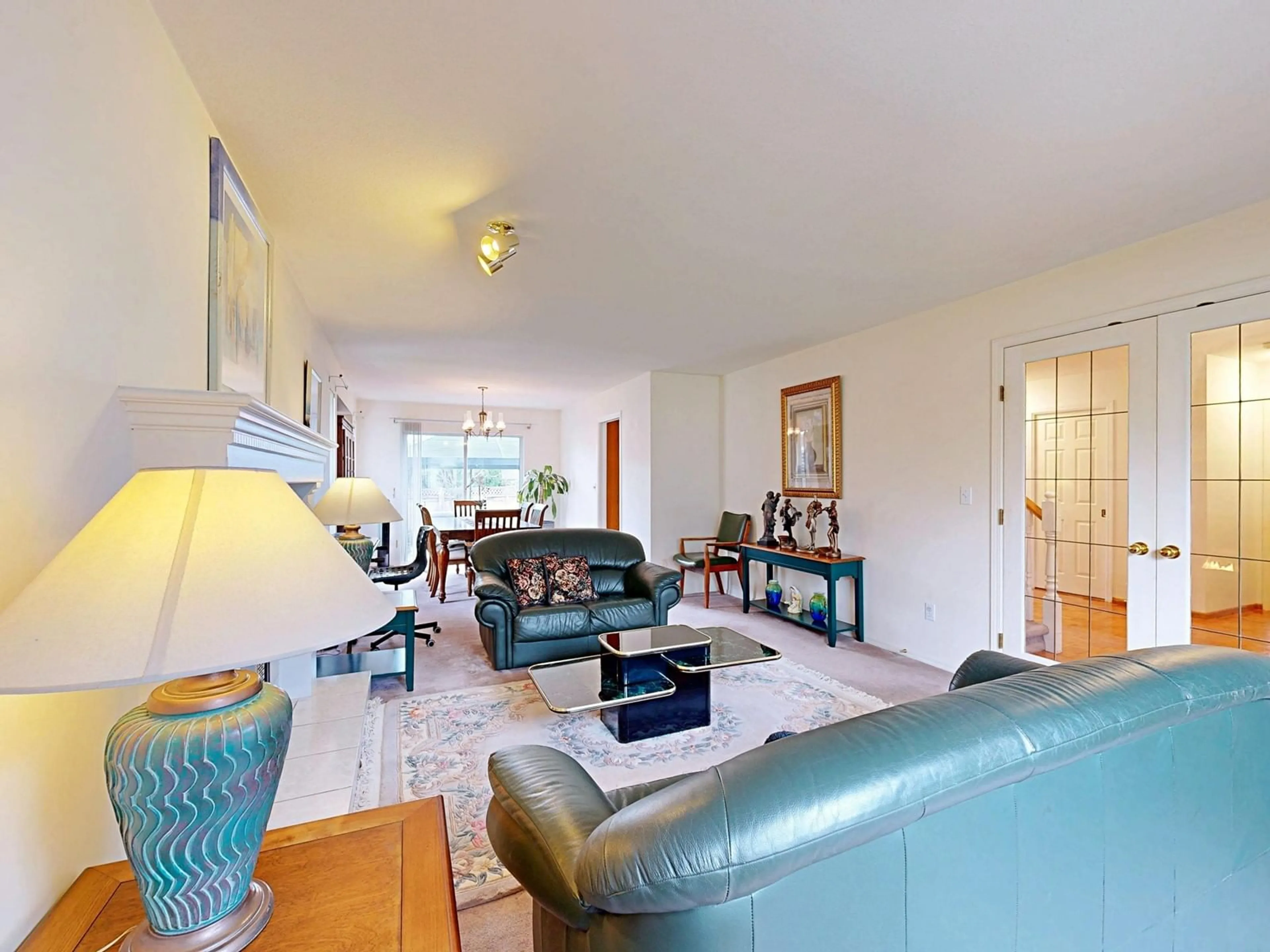 Living room with furniture, unknown for 8514 164A, Surrey British Columbia V4N3G8