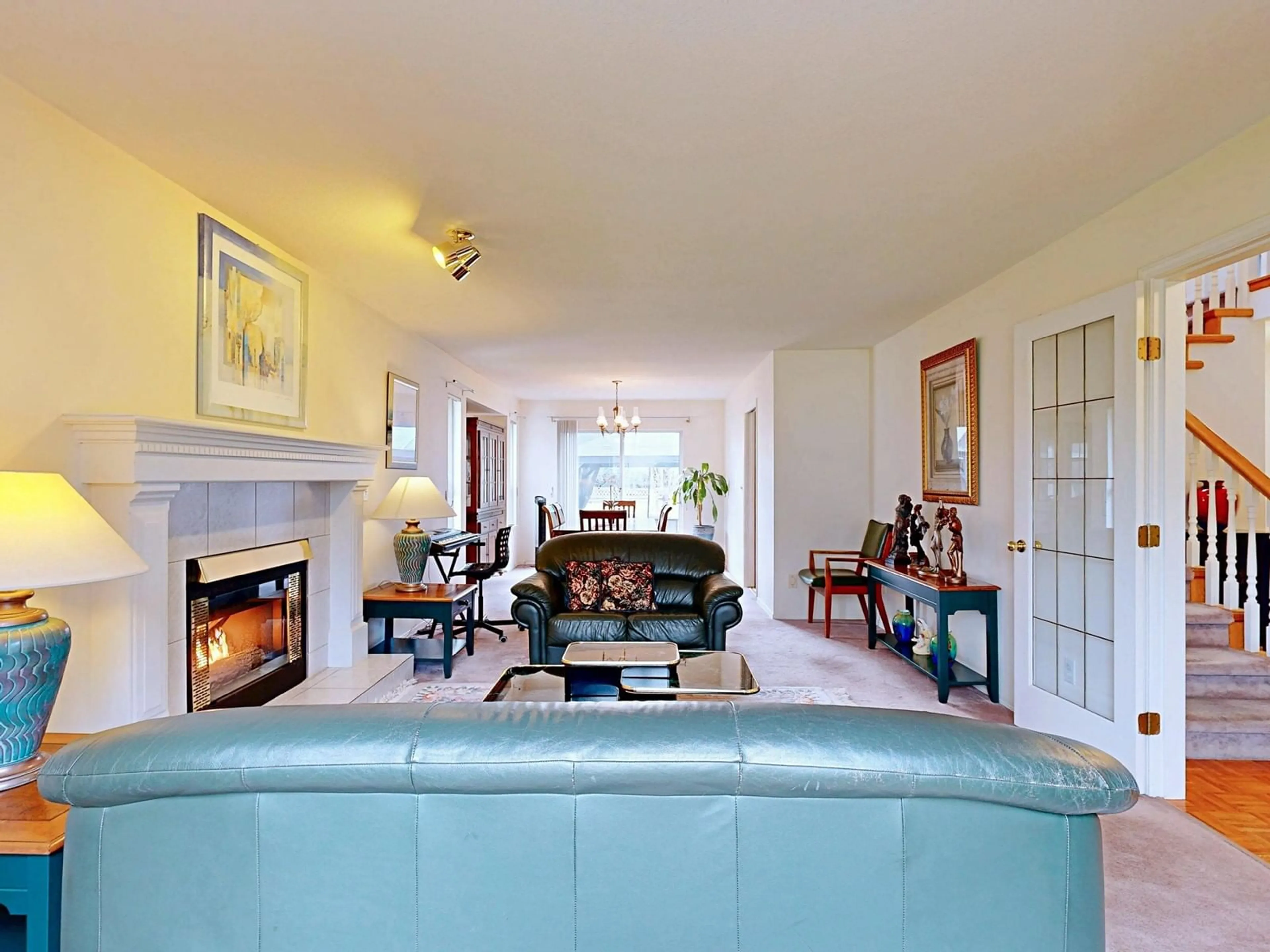 Living room with furniture, ceramic/tile floor for 8514 164A, Surrey British Columbia V4N3G8