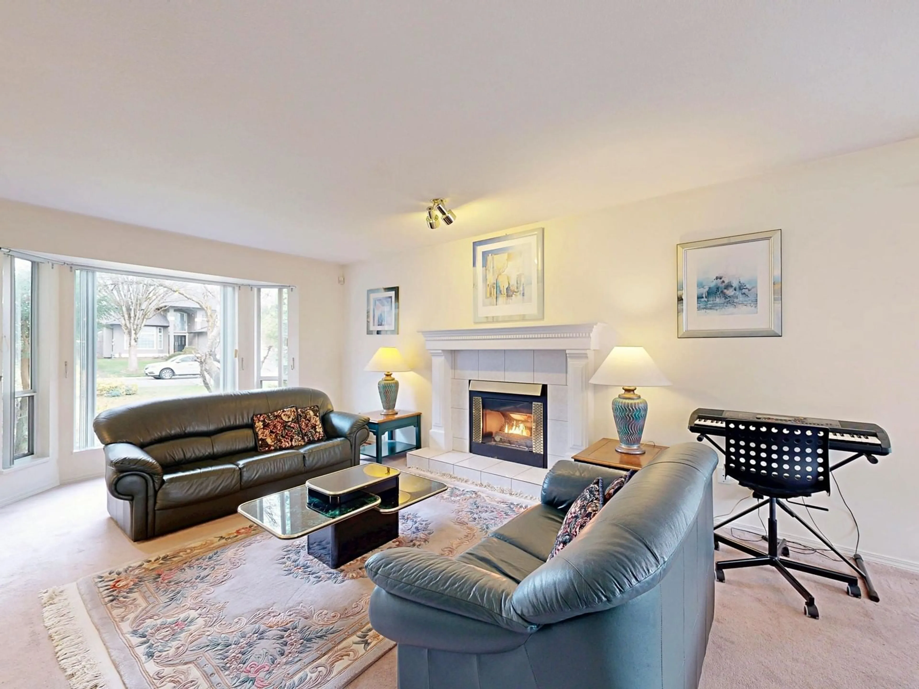 Living room with furniture, unknown for 8514 164A, Surrey British Columbia V4N3G8
