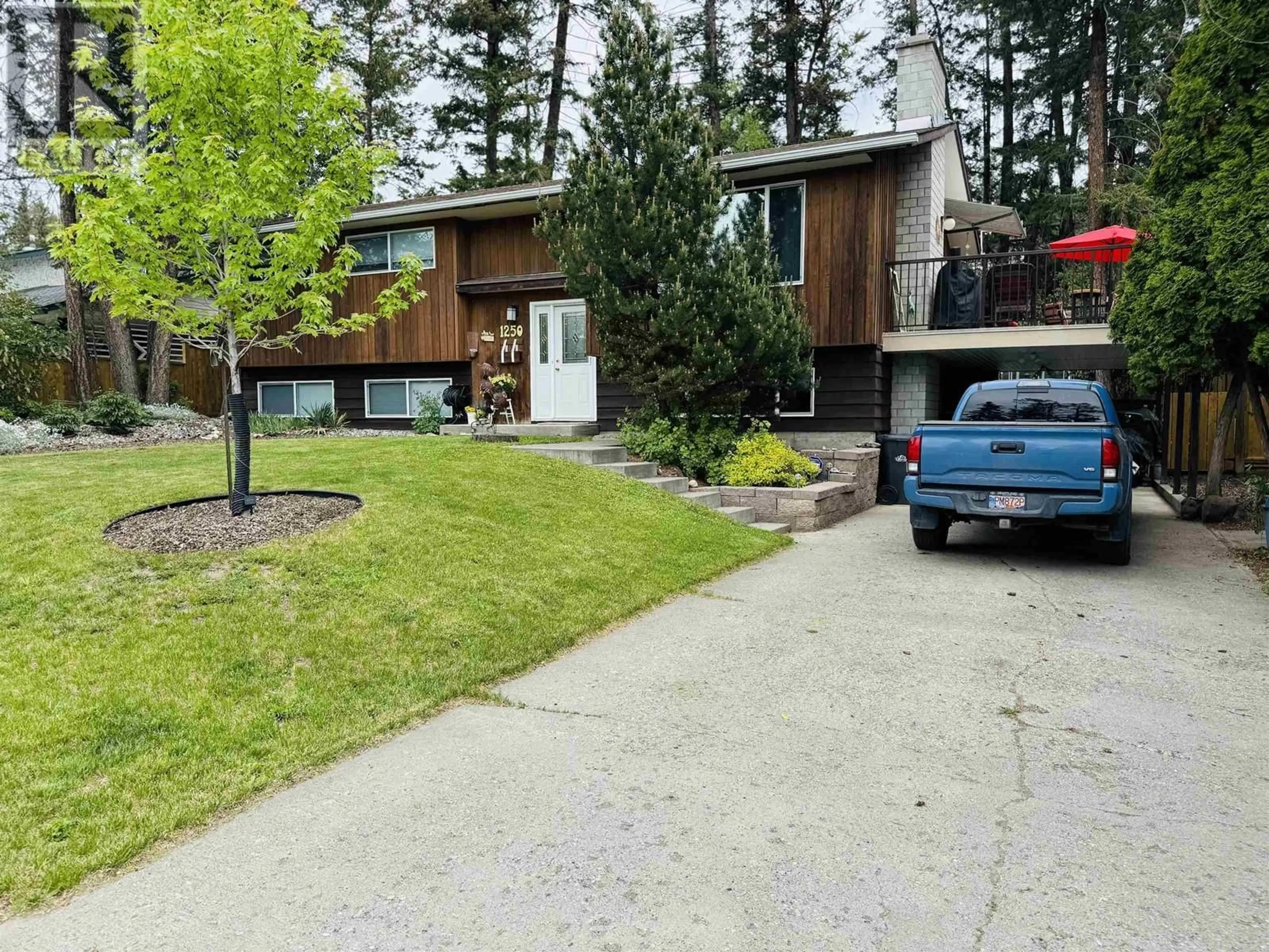 A pic from outside/outdoor area/front of a property/back of a property/a pic from drone, street for 1250 ELEVENTH AVENUE, Williams Lake British Columbia V2G2N2