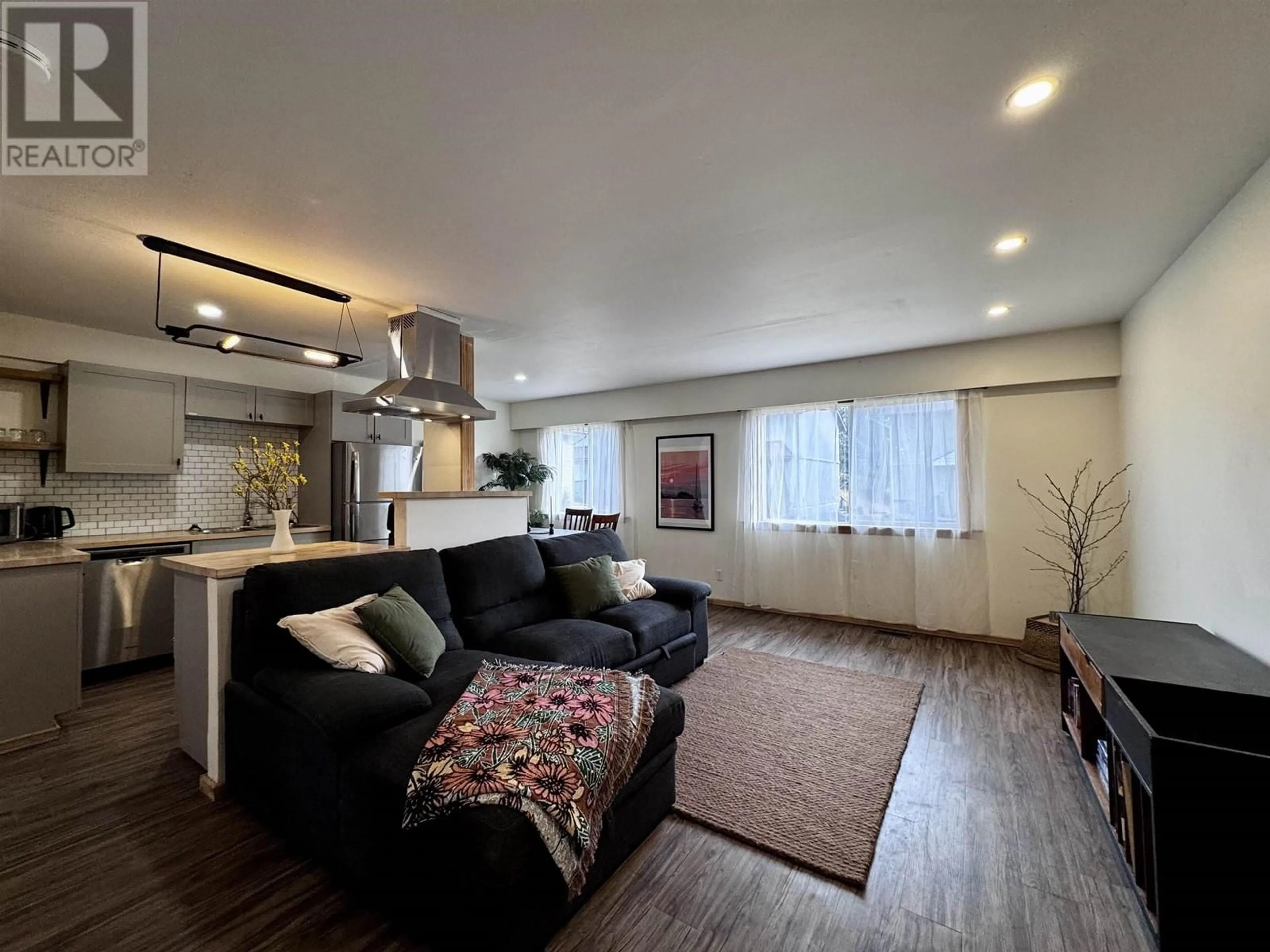 Living room with furniture, unknown for 420 9TH AVENUE, Prince Rupert British Columbia V8J2S8