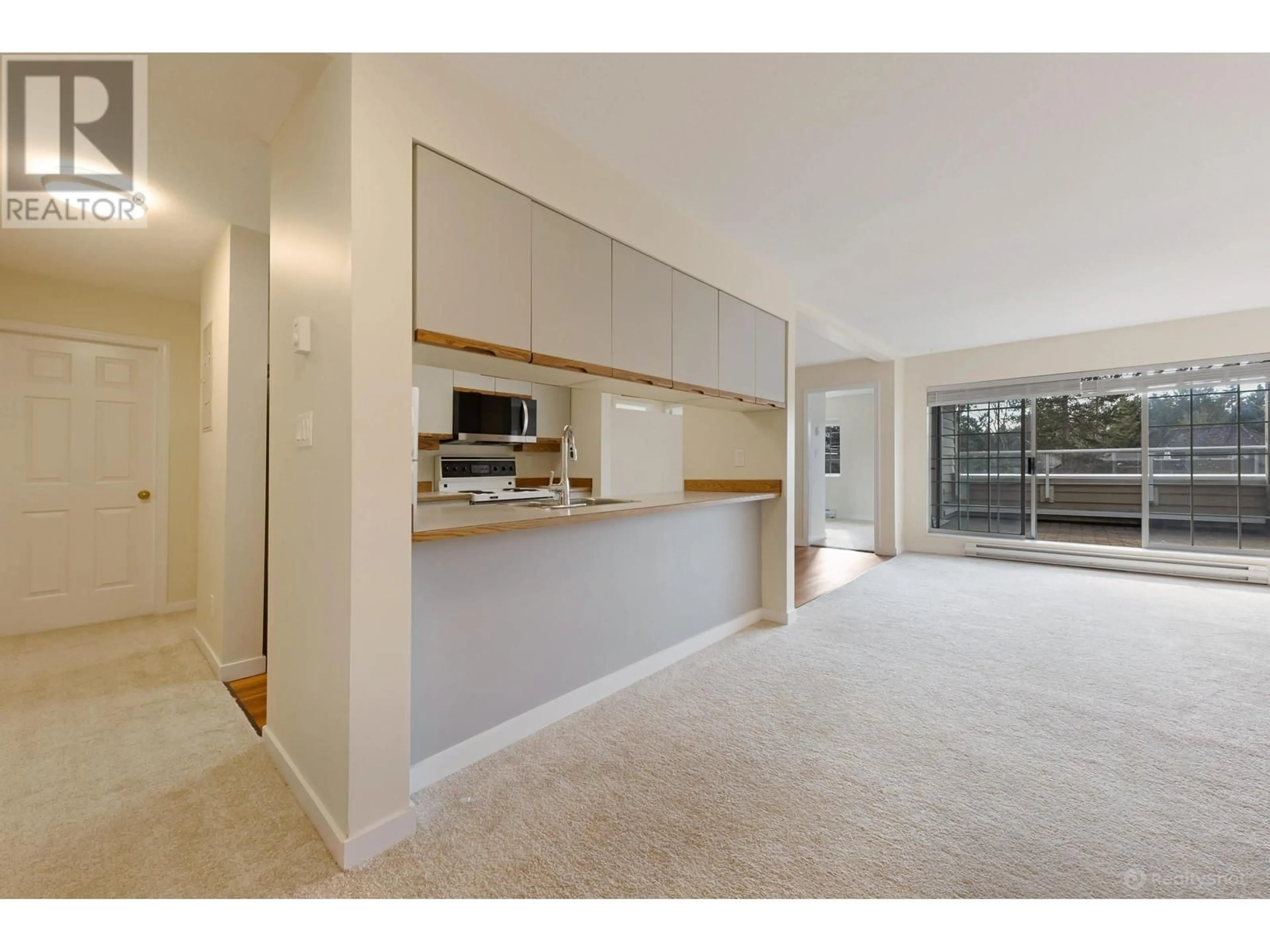 Unknown for 301 - 3421 CURLE AVENUE, Burnaby British Columbia V5G4P4