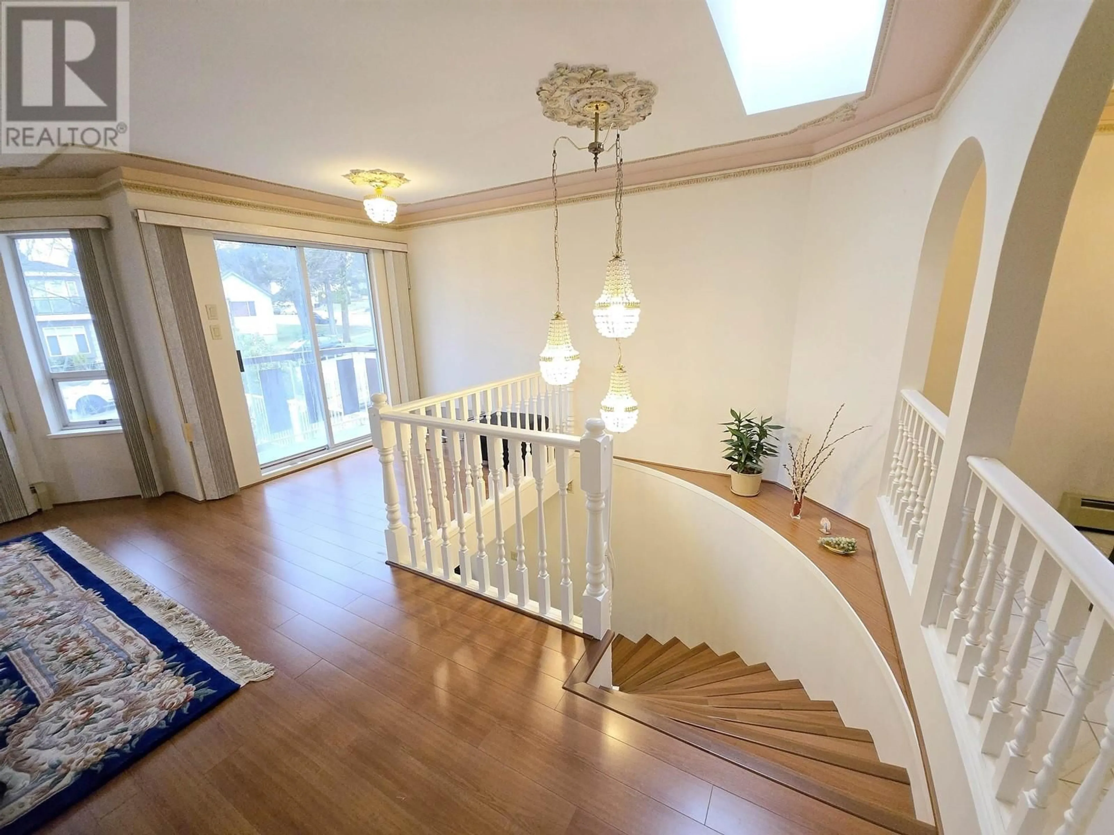 Indoor foyer for 3317 2ND AVENUE, Vancouver British Columbia V5M1G4