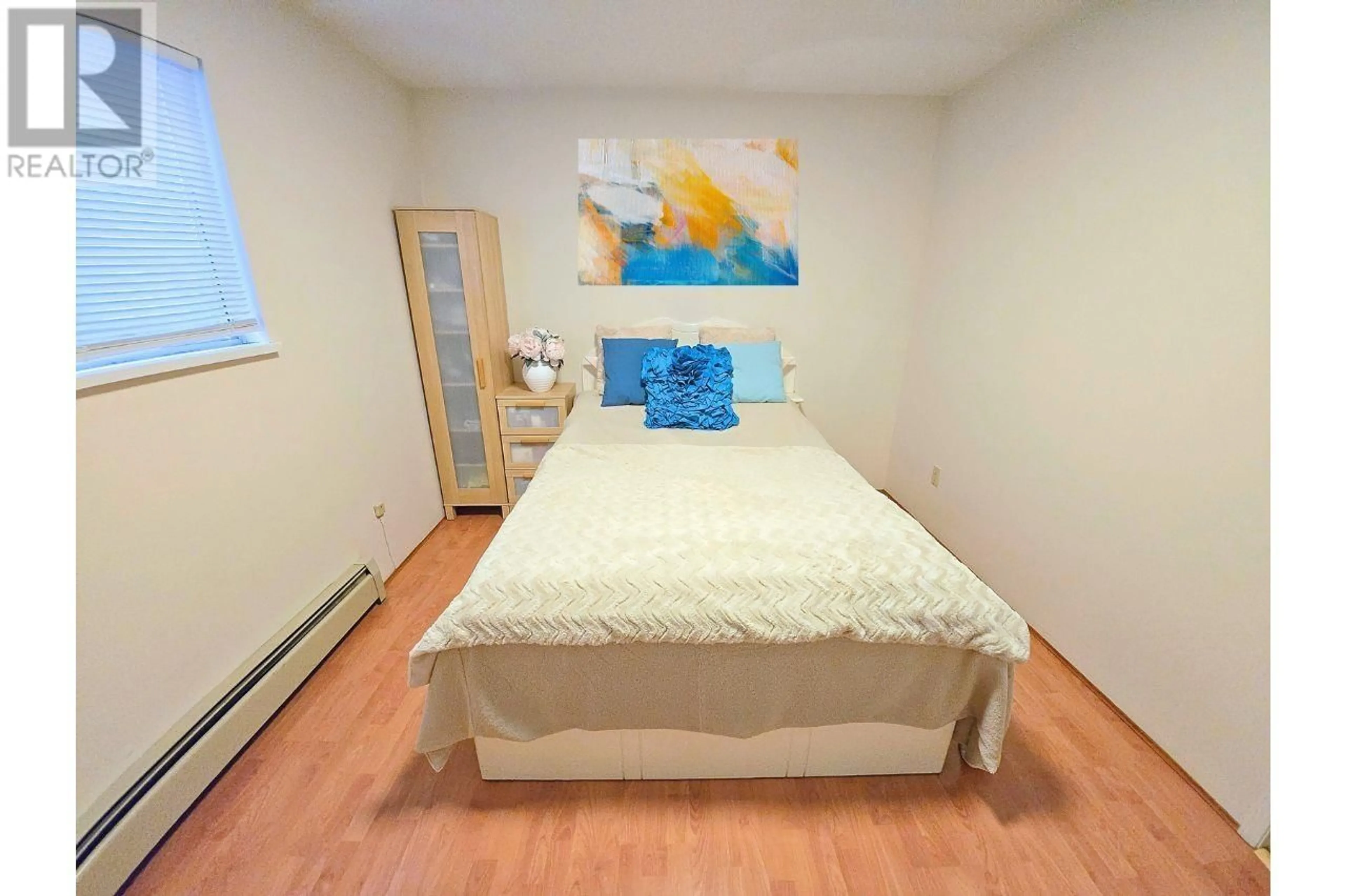 Bedroom with bed, wood/laminate floor for 3317 2ND AVENUE, Vancouver British Columbia V5M1G4