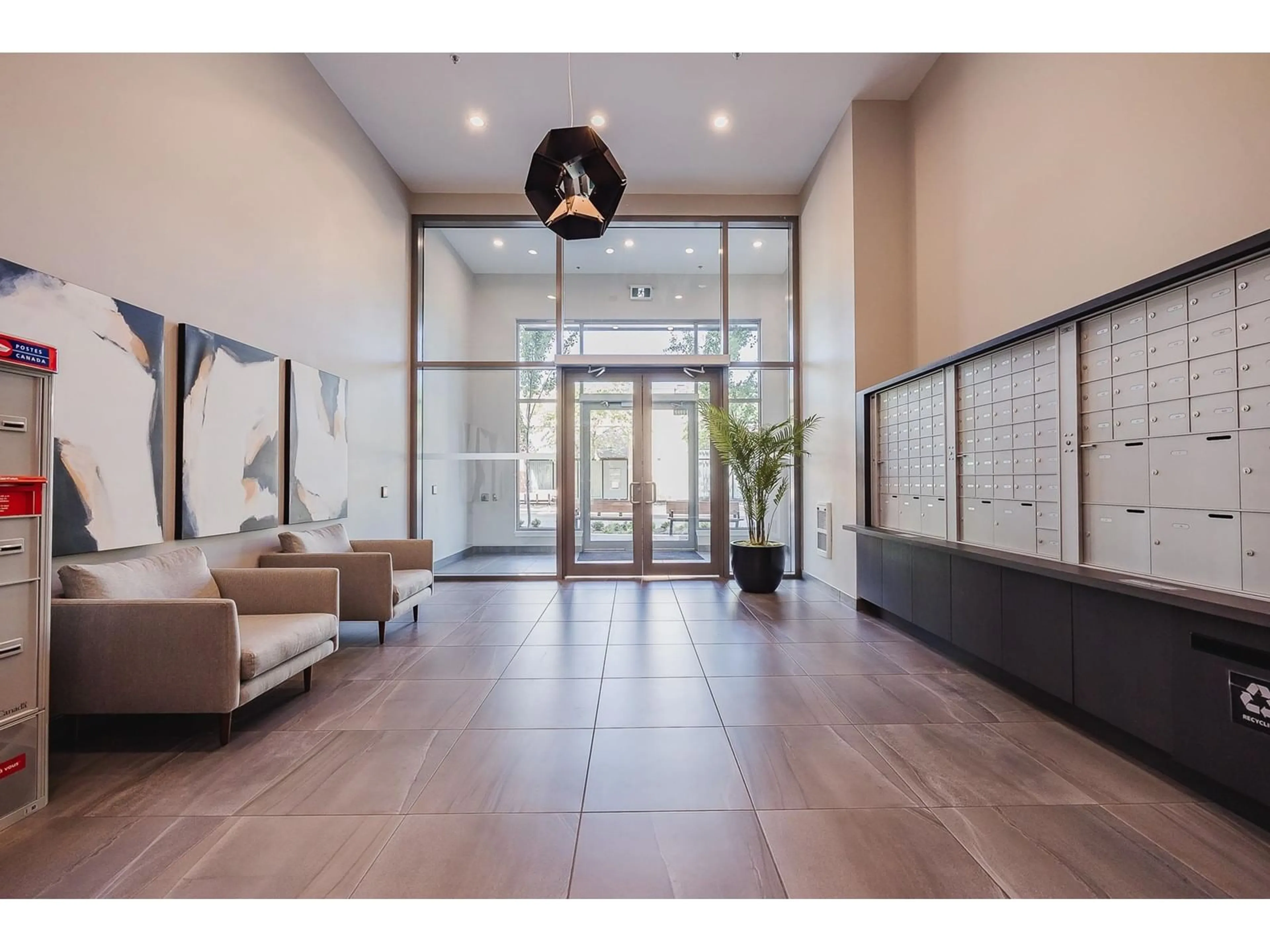 Indoor foyer for A307 - 20727 WILLOUGHBY TOWN CENTRE, Langley British Columbia V2Y3N1