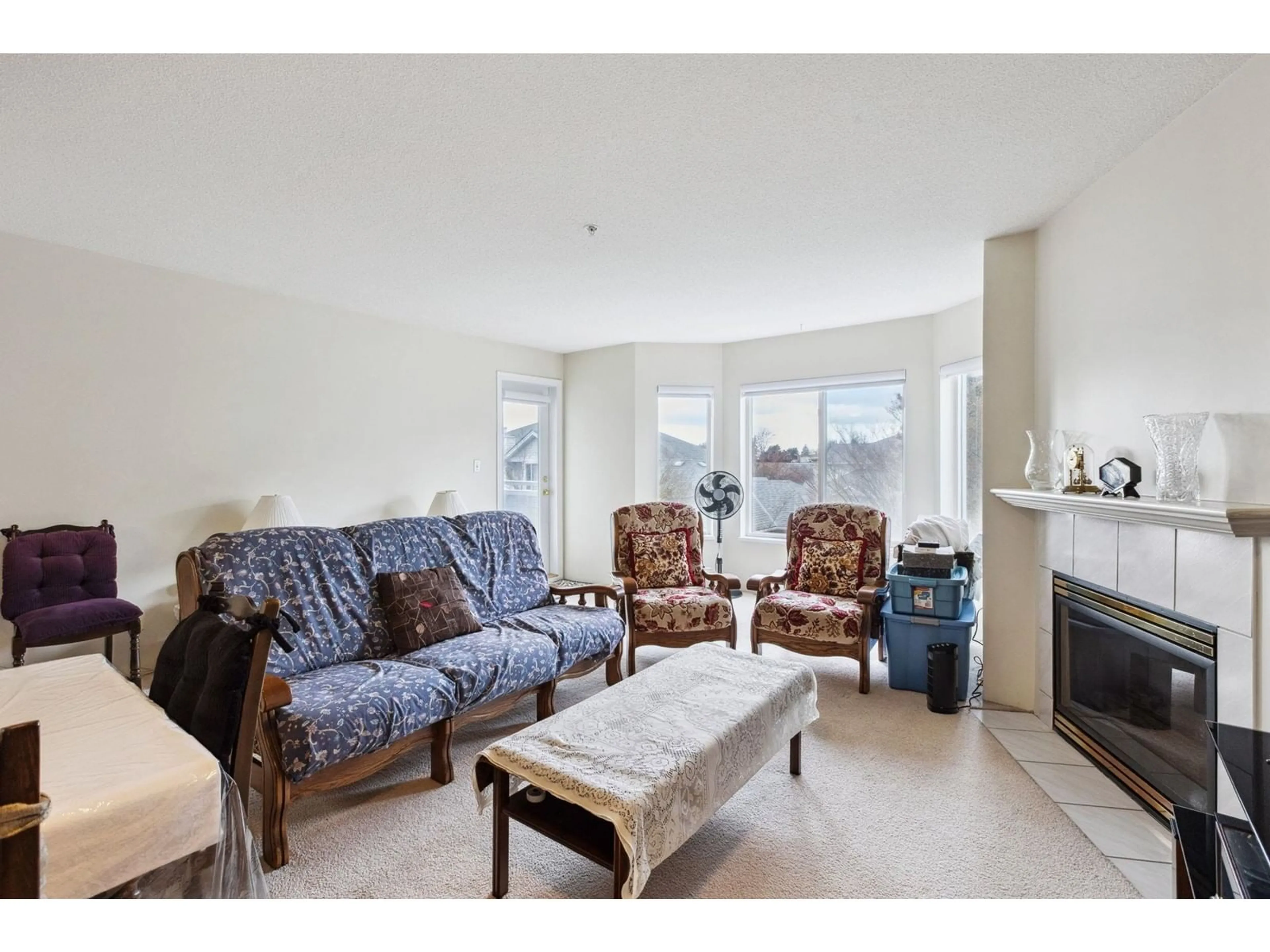 Living room with furniture, unknown for 304 - 12130 80, Surrey British Columbia V3W0V2