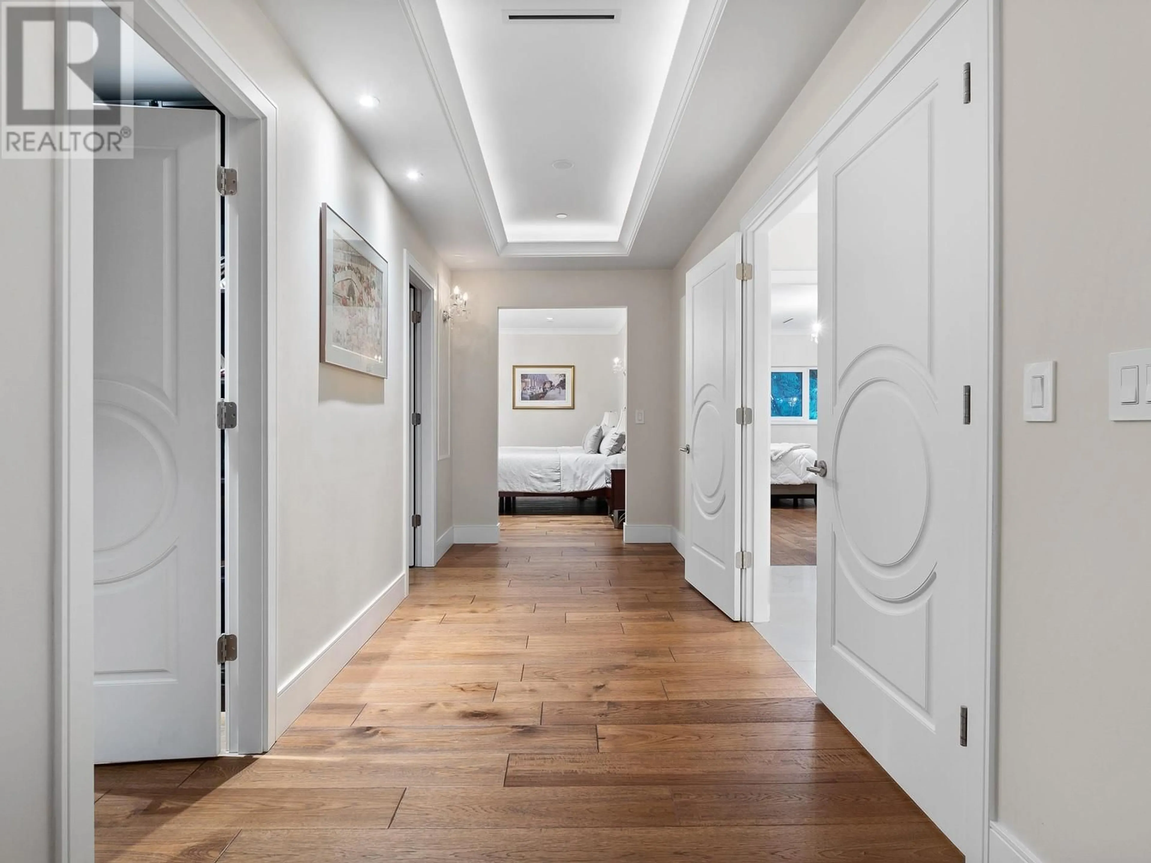 Indoor entryway for 1760 29TH STREET, West Vancouver British Columbia V7V4M8