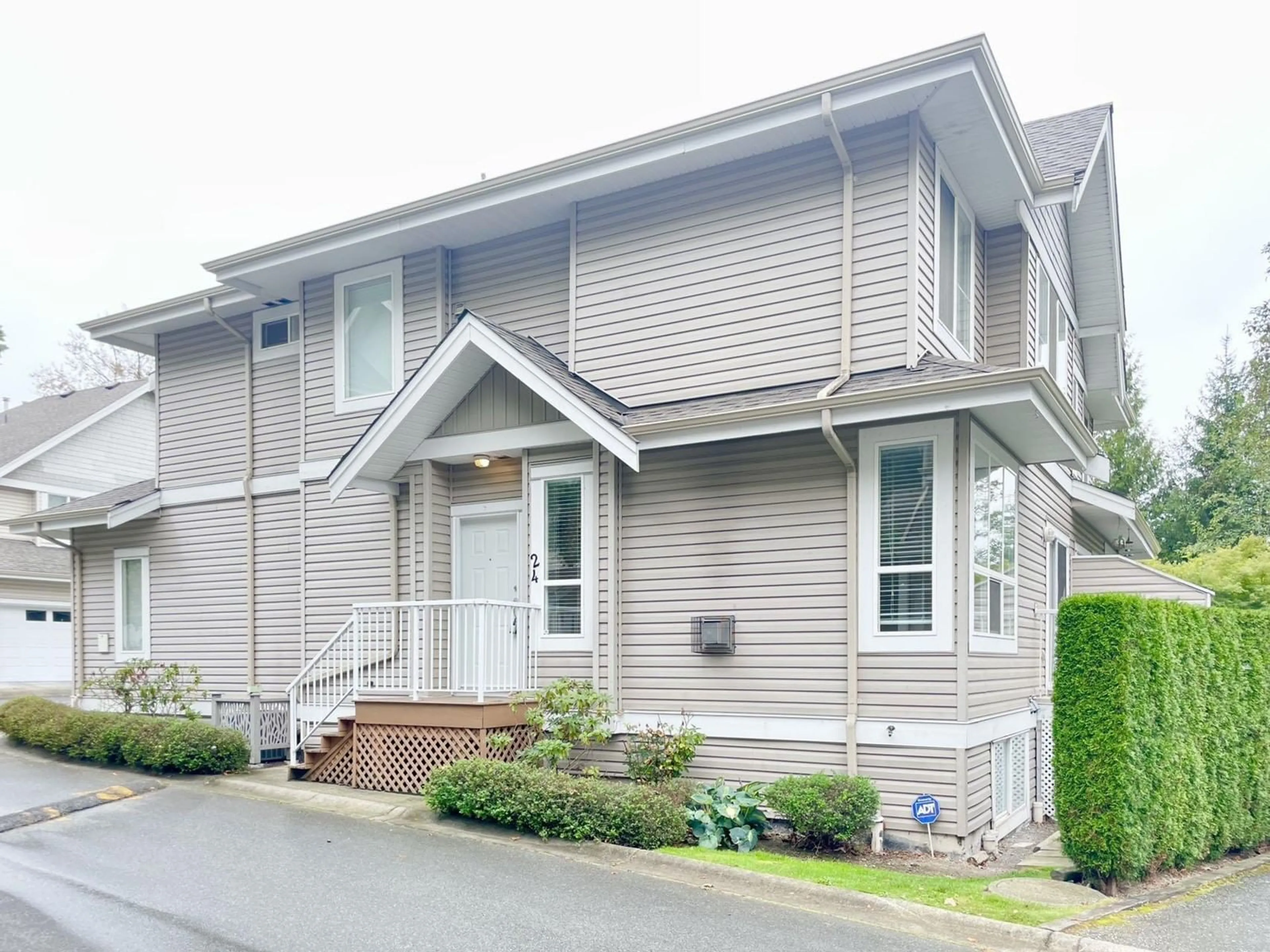 Home with vinyl exterior material, street for 24 - 8568 209, Langley British Columbia V1M4C4