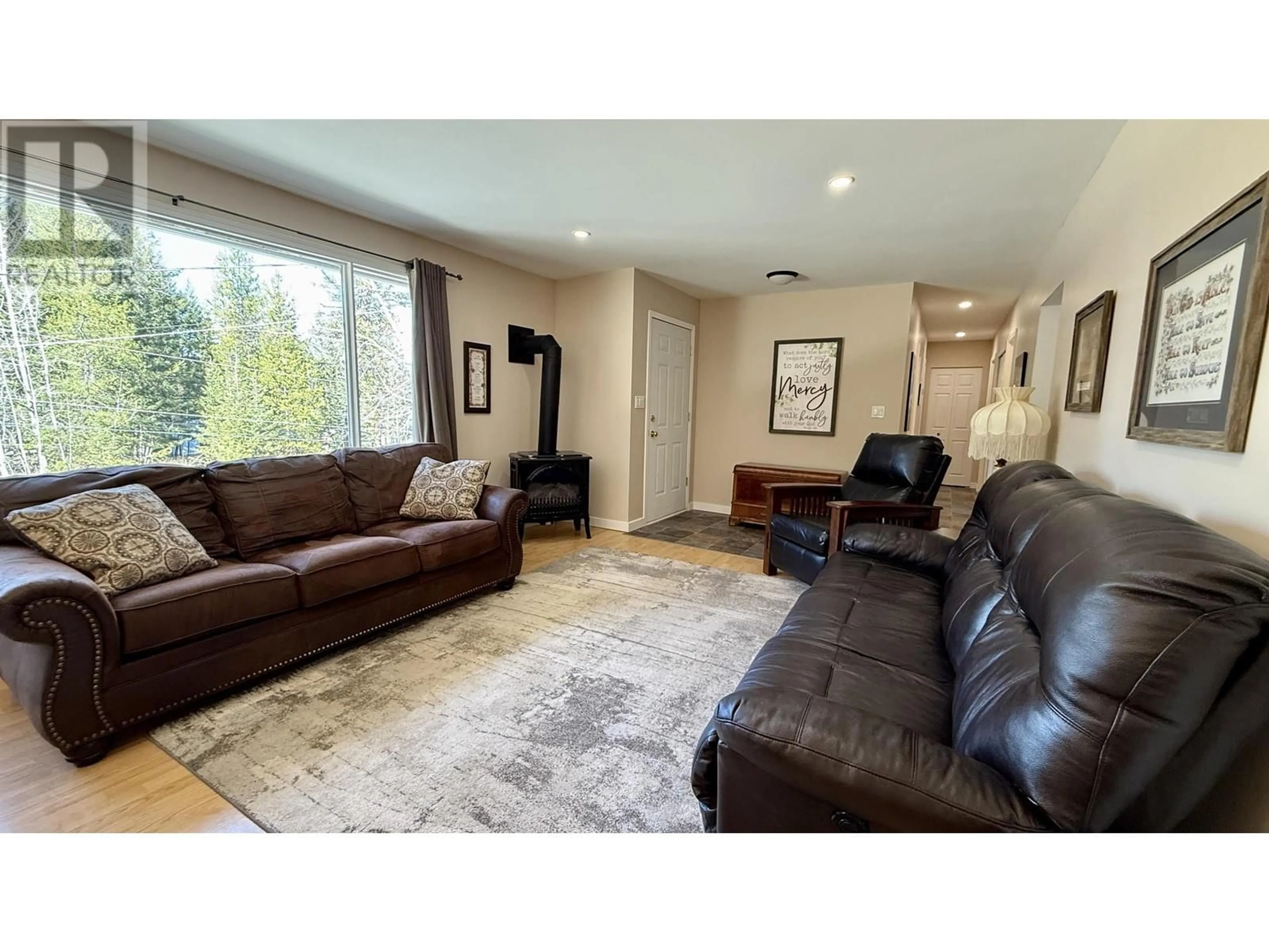 Living room with furniture, unknown for 6479 EWEN ROAD, Horse Lake British Columbia V0K2E3
