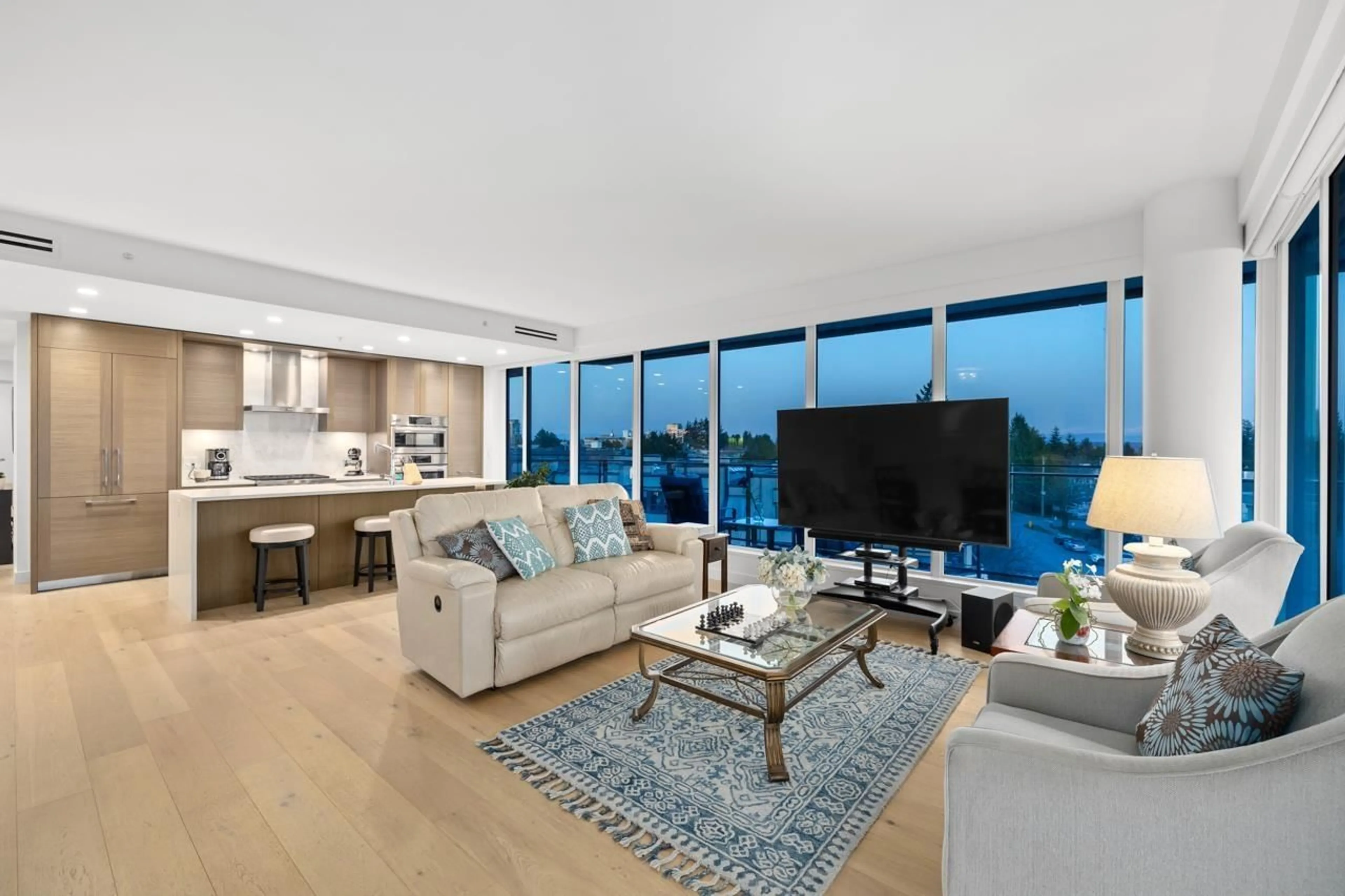 Living room with furniture, unknown for 405 - 1439 GEORGE, White Rock British Columbia V4B0B9