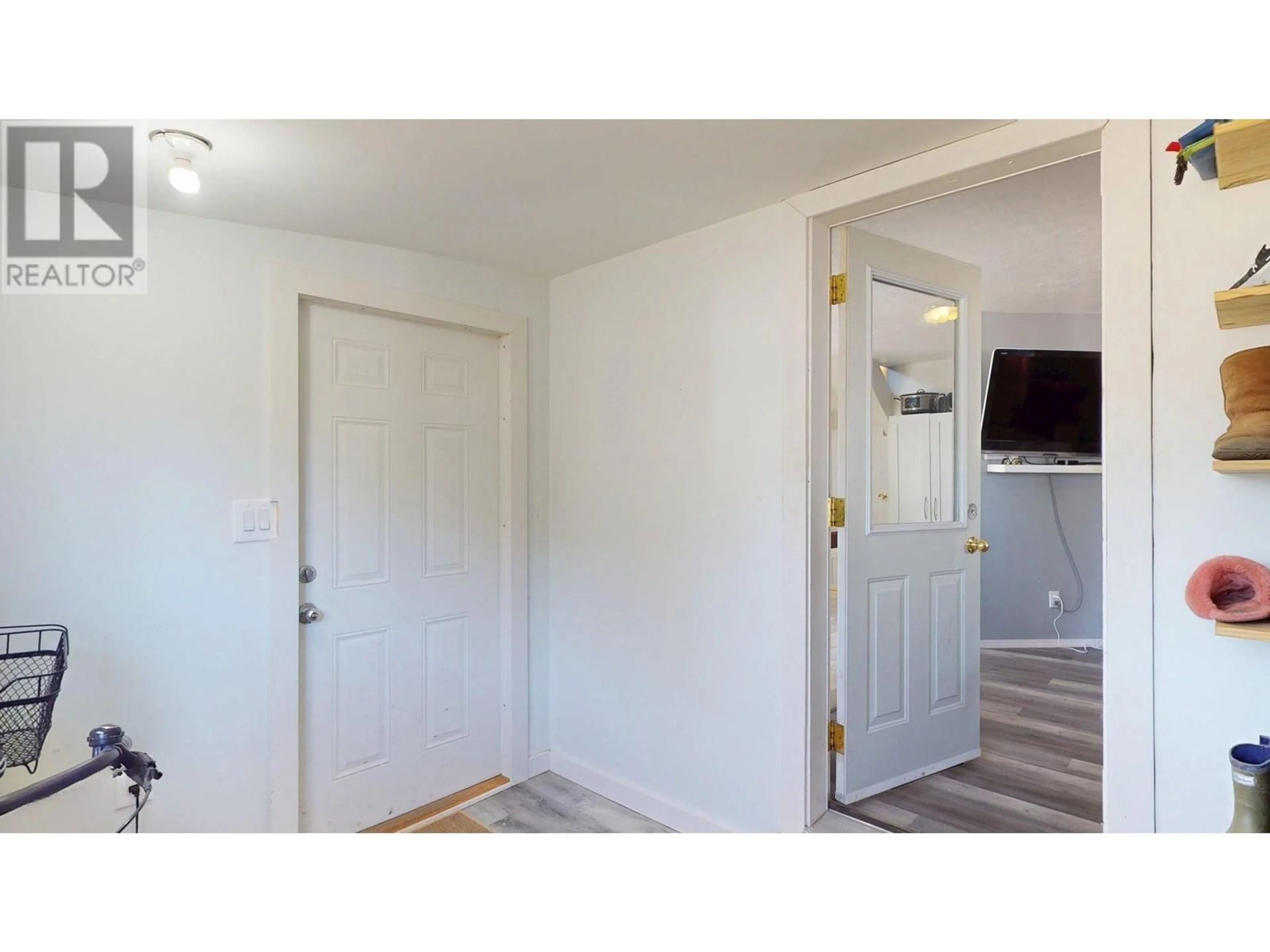Indoor entryway for 450 EDKINS STREET, Quesnel British Columbia V2J1X8