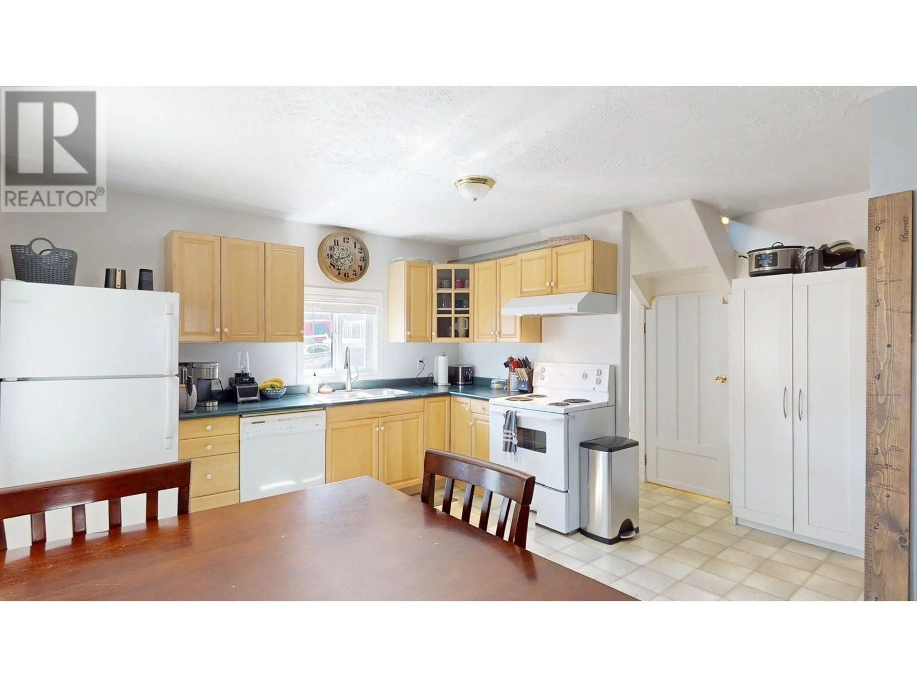 Standard kitchen, unknown for 450 EDKINS STREET, Quesnel British Columbia V2J1X8