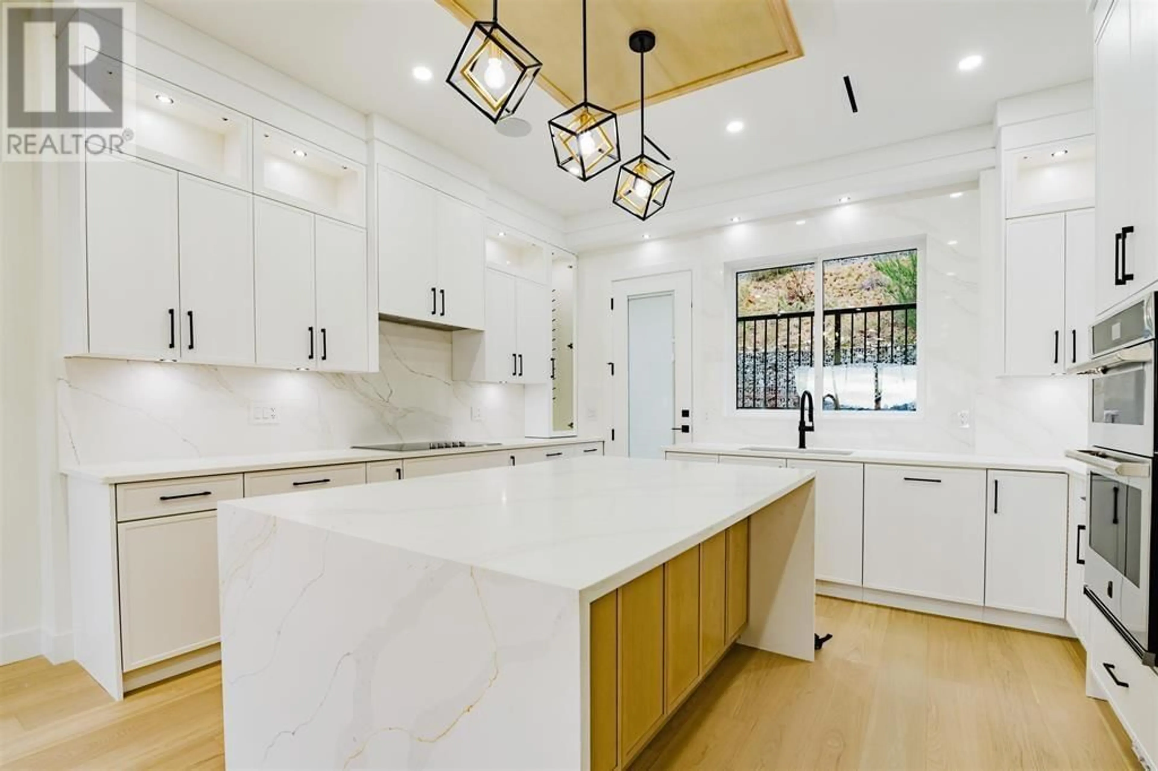 Open concept kitchen, ceramic/tile floor for 2267 MONASHEE COURT, Coquitlam British Columbia V3K6T2