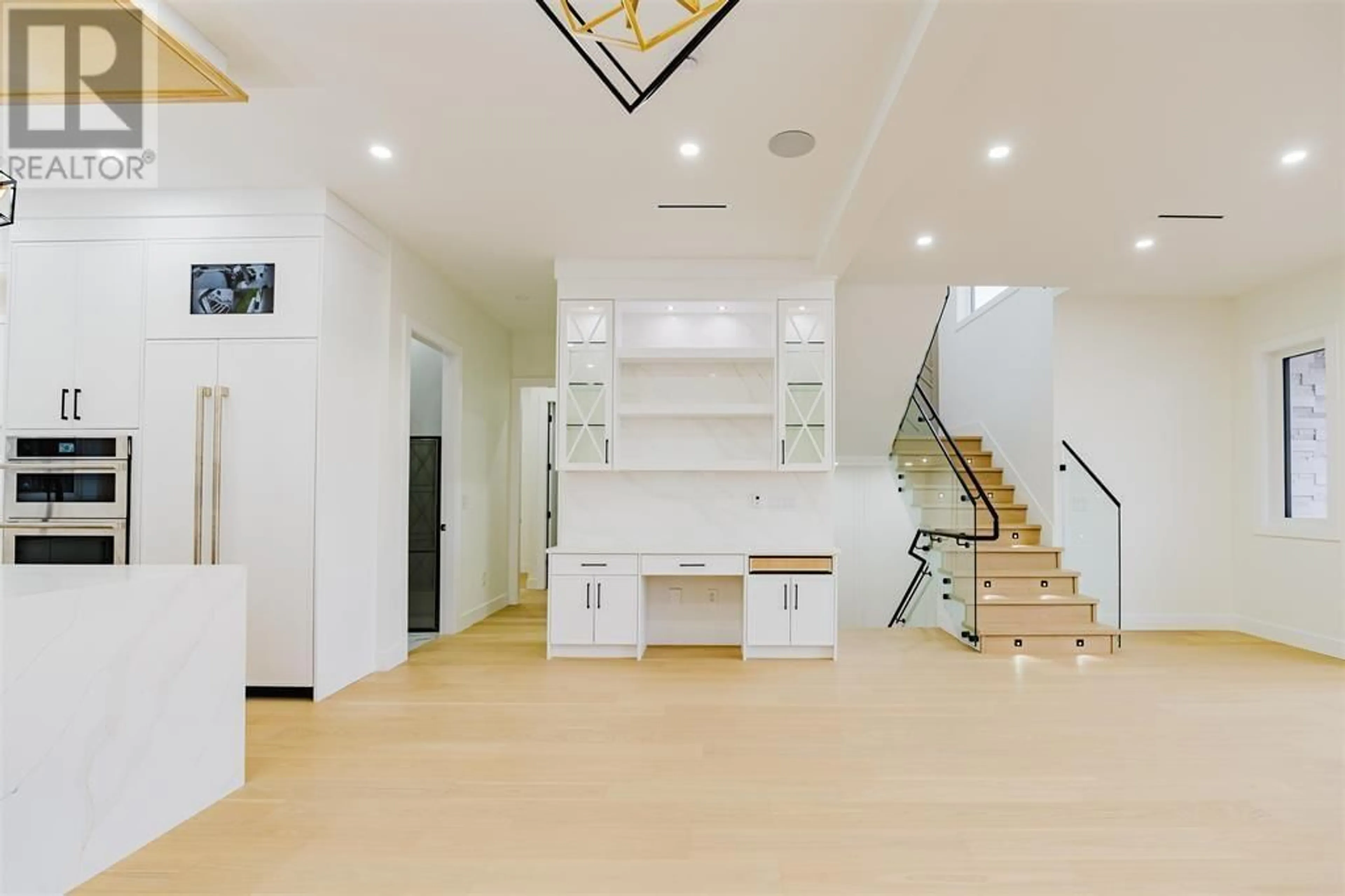 Indoor foyer for 2267 MONASHEE COURT, Coquitlam British Columbia V3K6T2
