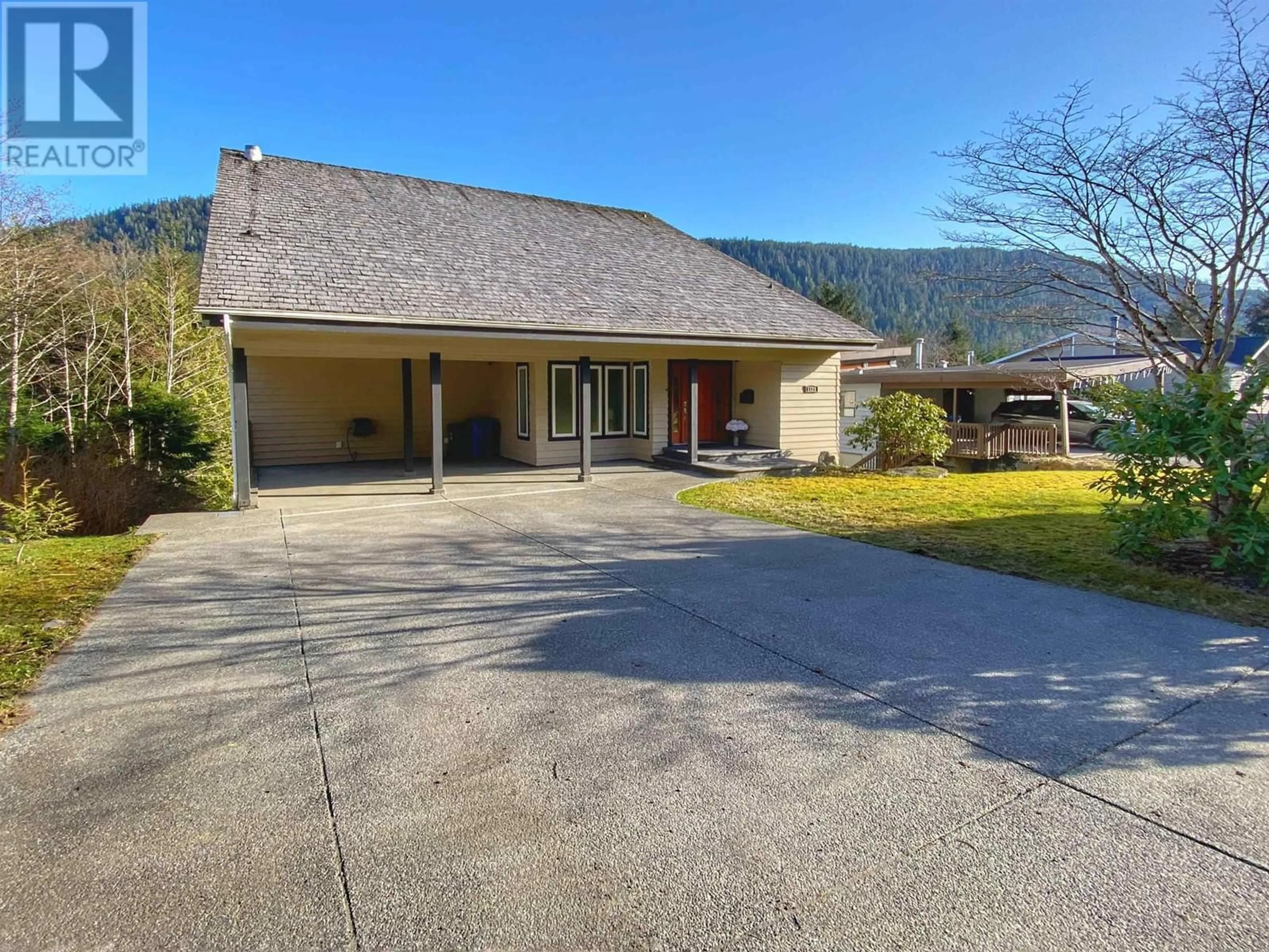 A pic from outside/outdoor area/front of a property/back of a property/a pic from drone, mountain view for 1121 SUMMIT AVENUE, Prince Rupert British Columbia V8J2A2