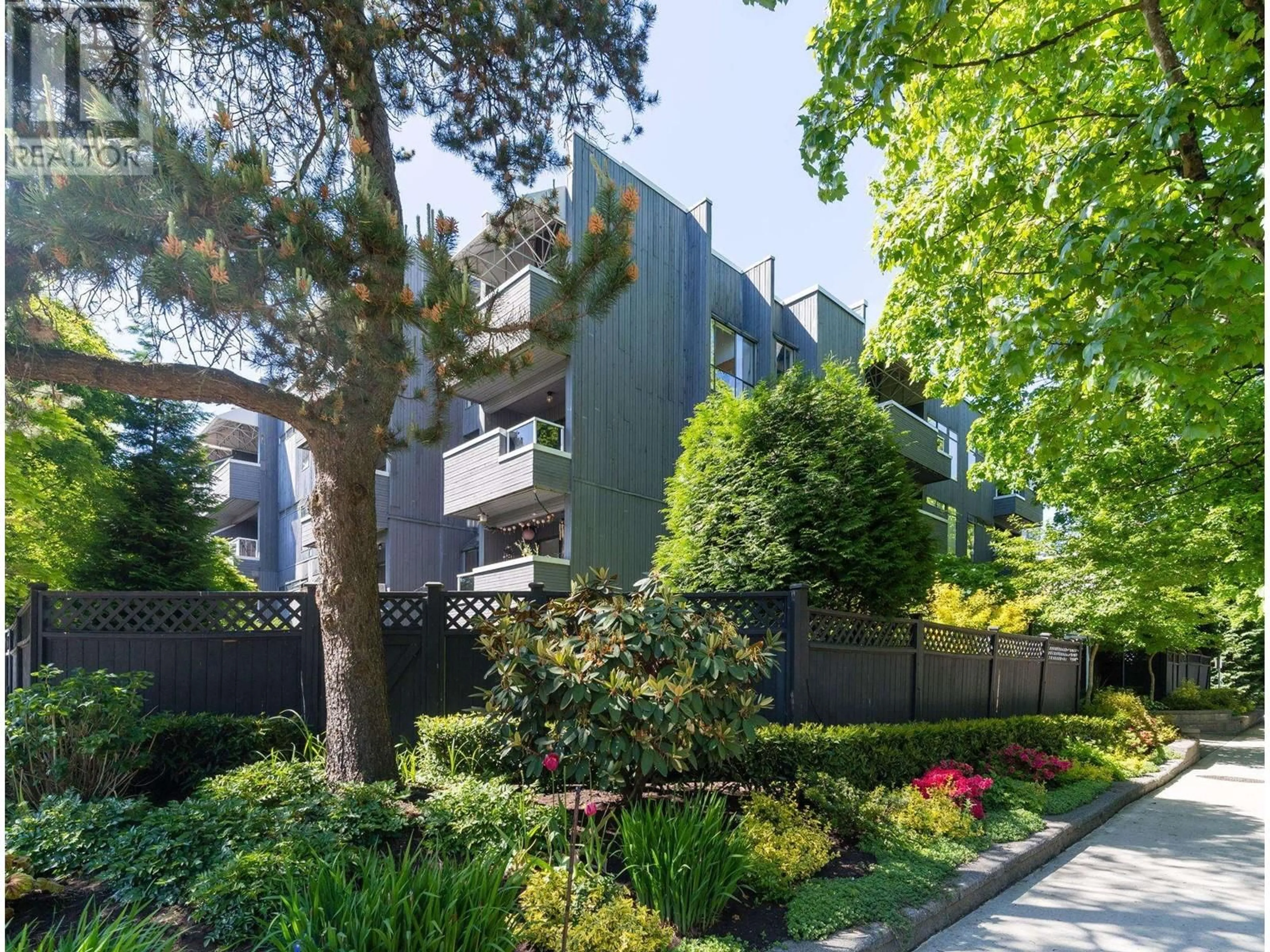 A pic from outside/outdoor area/front of a property/back of a property/a pic from drone, street for 305 - 2885 SPRUCE STREET, Vancouver British Columbia V6H2R4