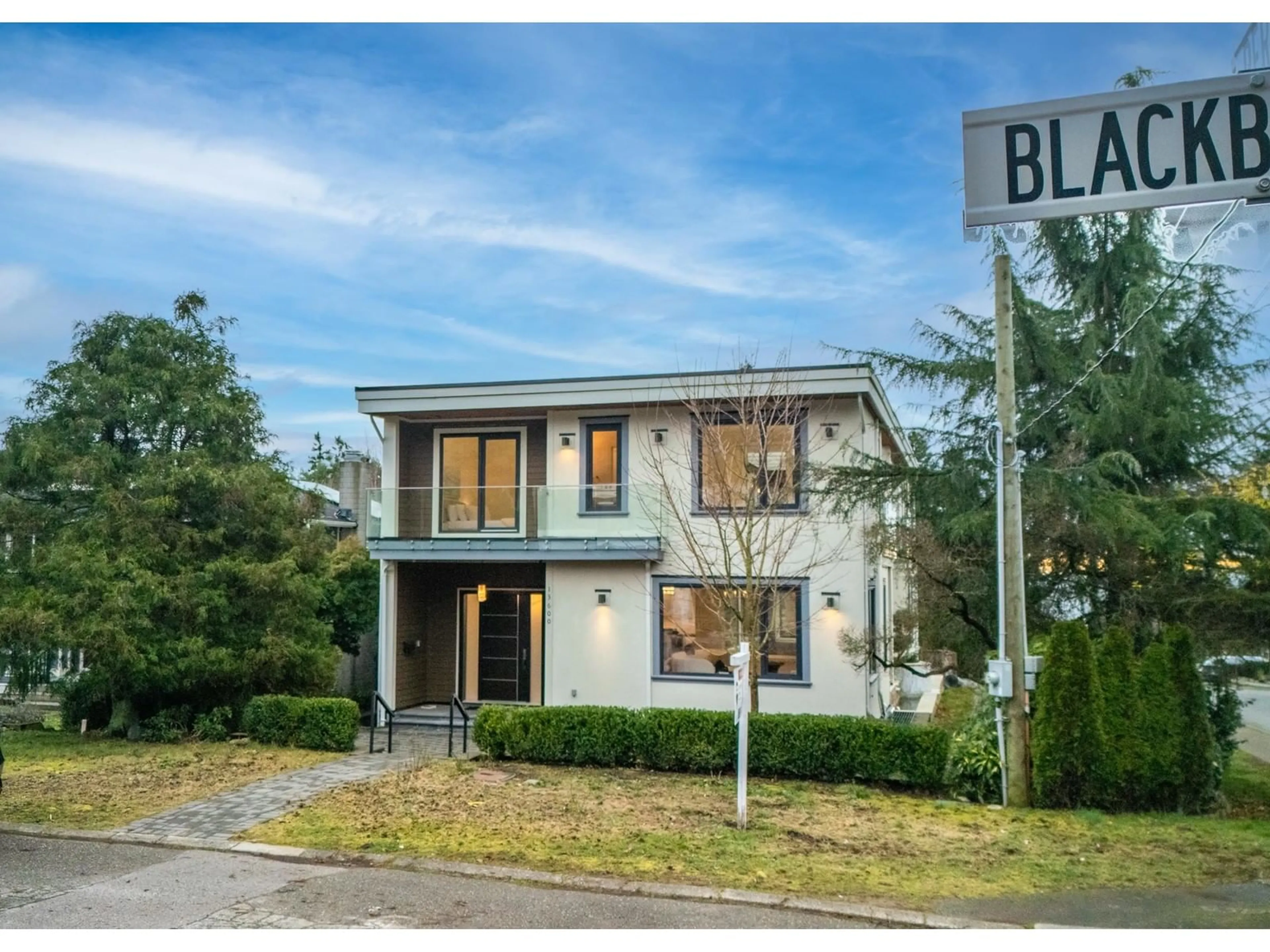Home with brick exterior material, building for 13600 BLACKBURN, White Rock British Columbia V4B2Y8