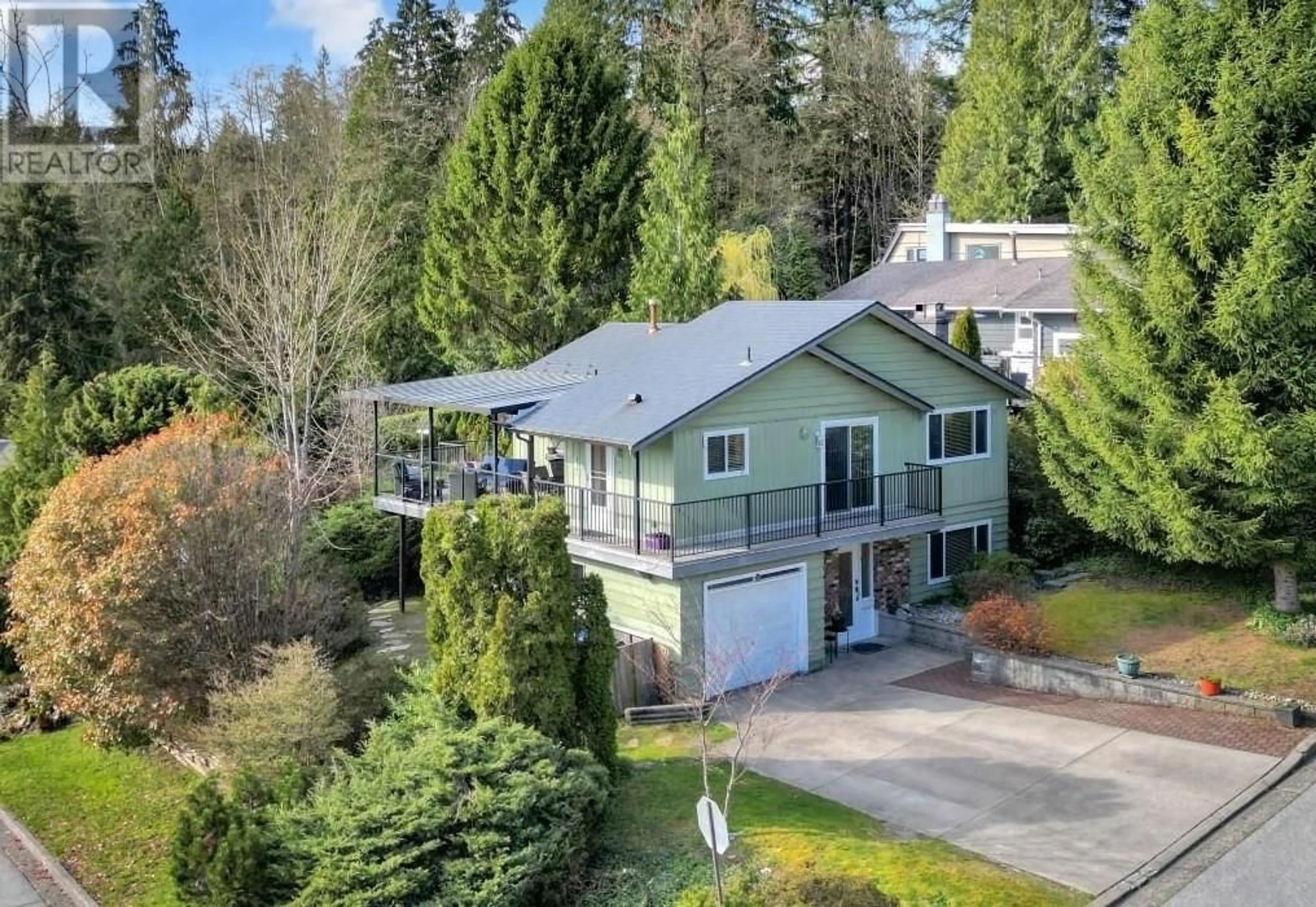 A pic from outside/outdoor area/front of a property/back of a property/a pic from drone, street for 1 MCNAIR BAY, Port Moody British Columbia V3H3N8