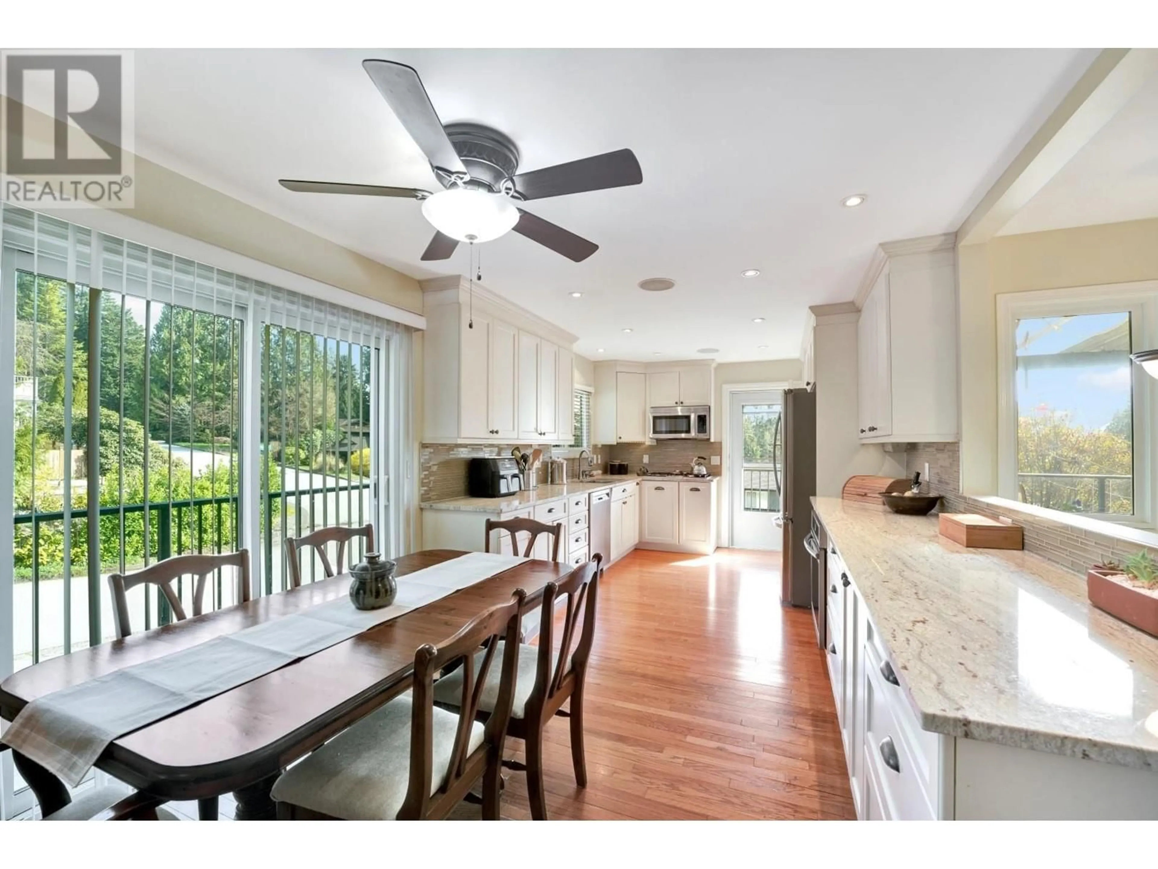 Open concept kitchen, unknown for 1 MCNAIR BAY, Port Moody British Columbia V3H3N8