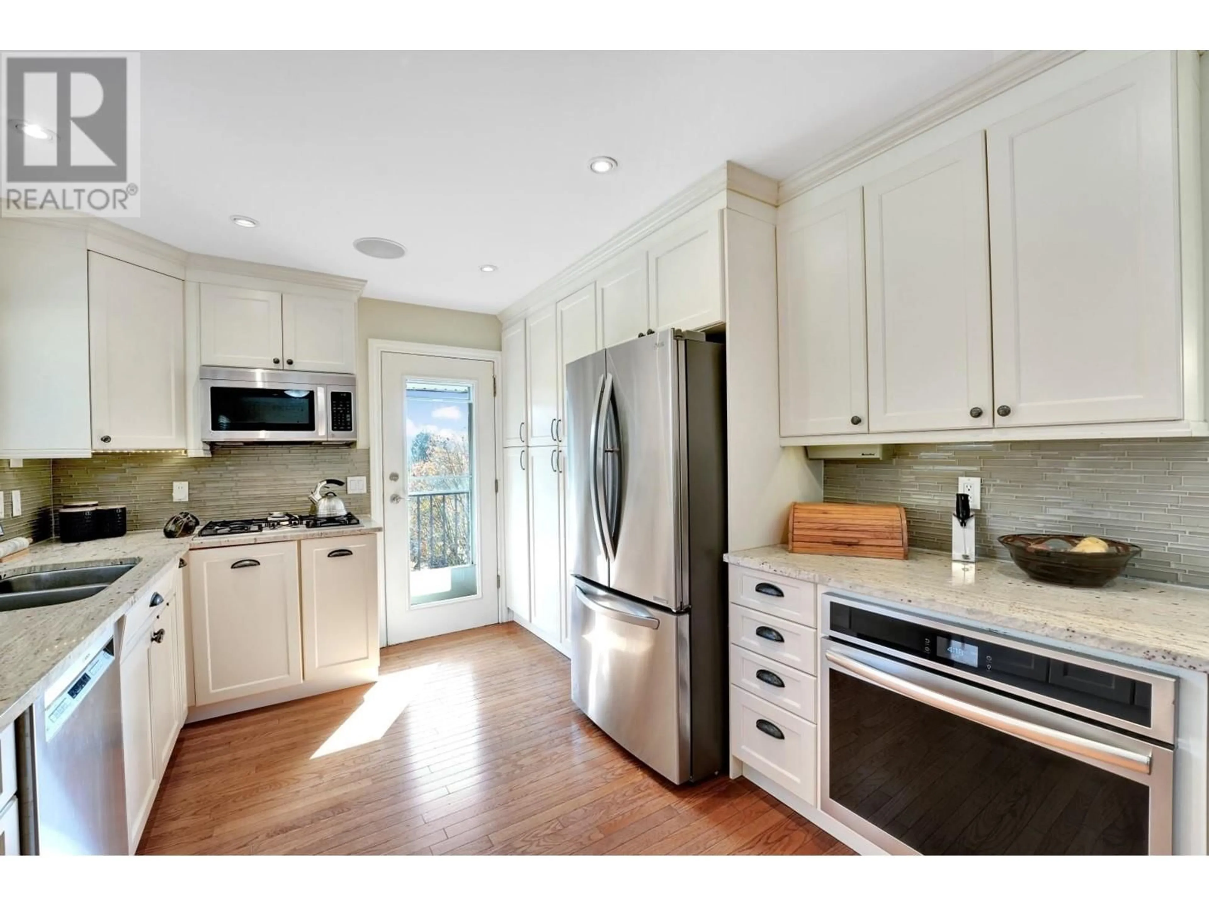 Open concept kitchen, unknown for 1 MCNAIR BAY, Port Moody British Columbia V3H3N8