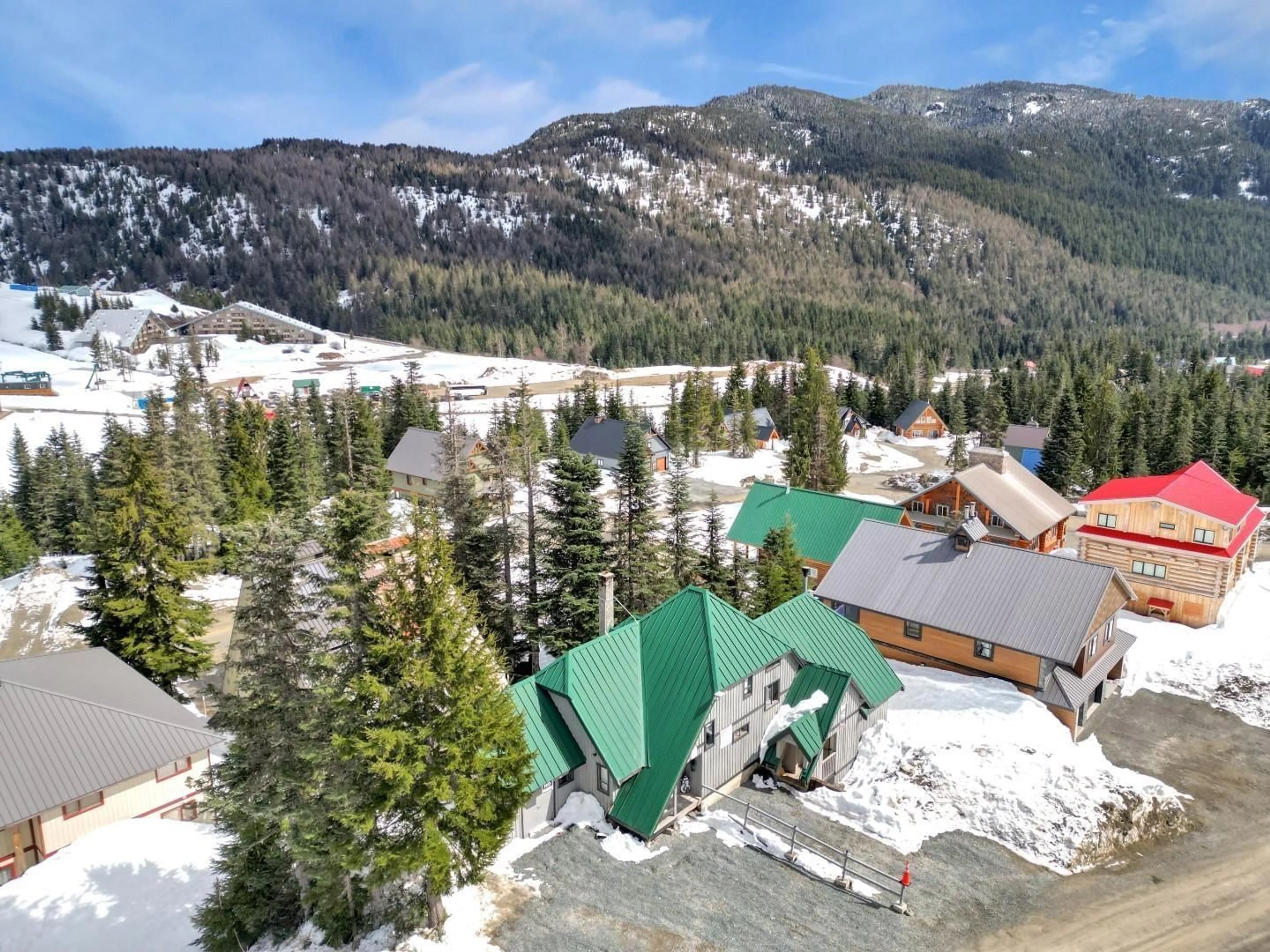 A pic from outside/outdoor area/front of a property/back of a property/a pic from drone, mountain view for 2 - 20919 SNOWFLAKE, Agassiz British Columbia V0M1A1