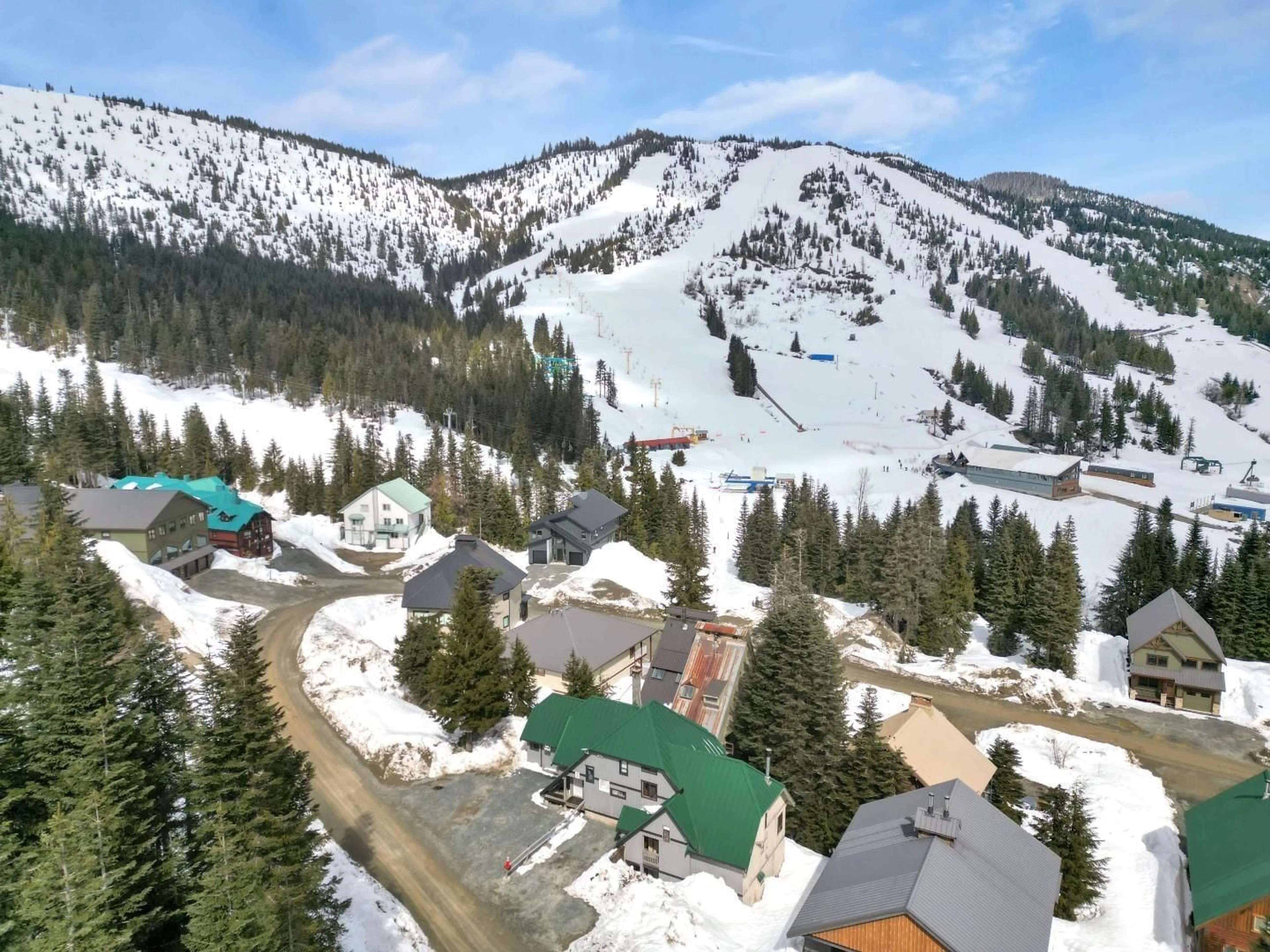 A pic from outside/outdoor area/front of a property/back of a property/a pic from drone, mountain view for 2 - 20919 SNOWFLAKE, Agassiz British Columbia V0M1A1
