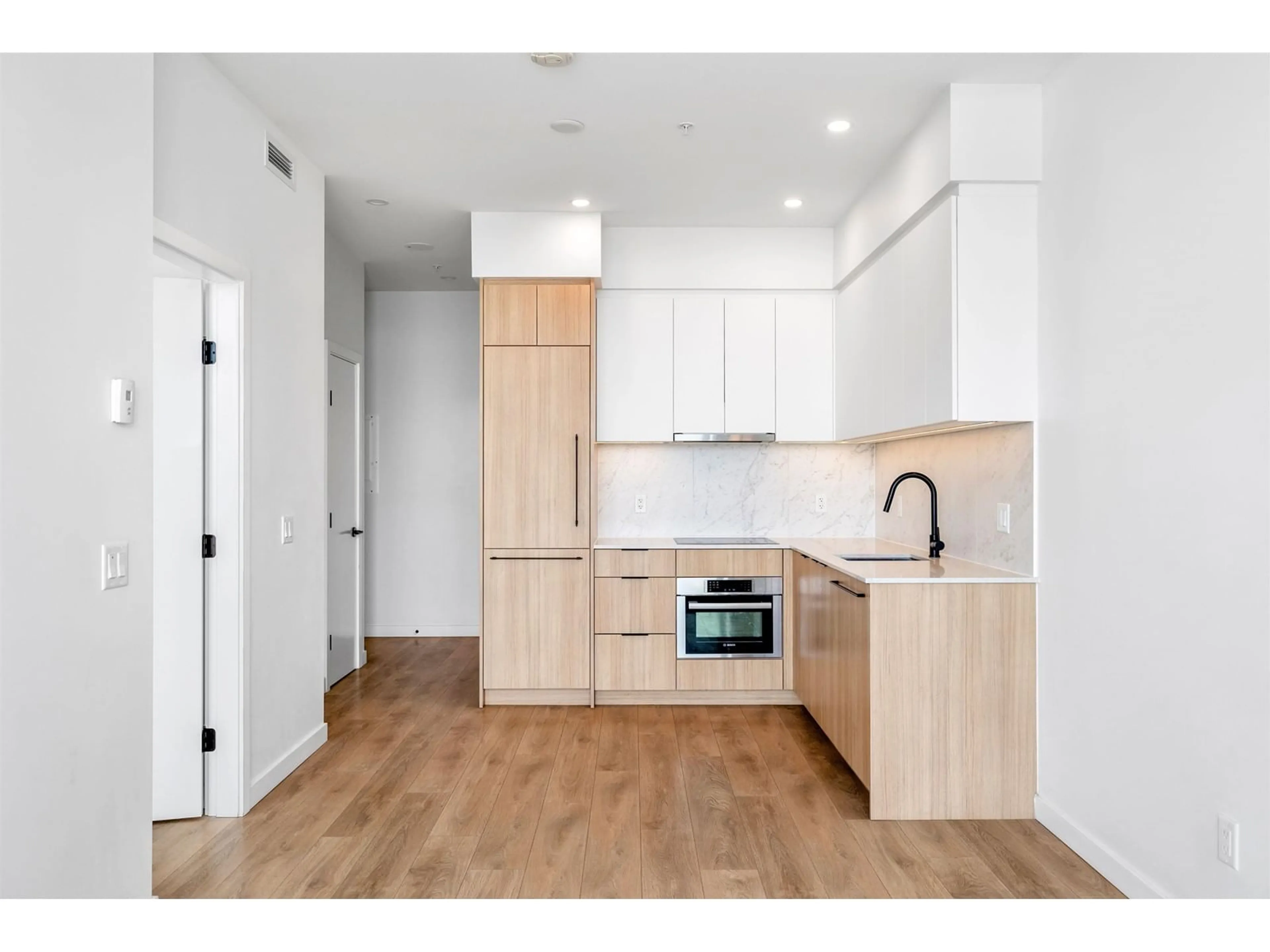 Open concept kitchen, wood/laminate floor for 3001 - 13685 102, Surrey British Columbia V3T1N7