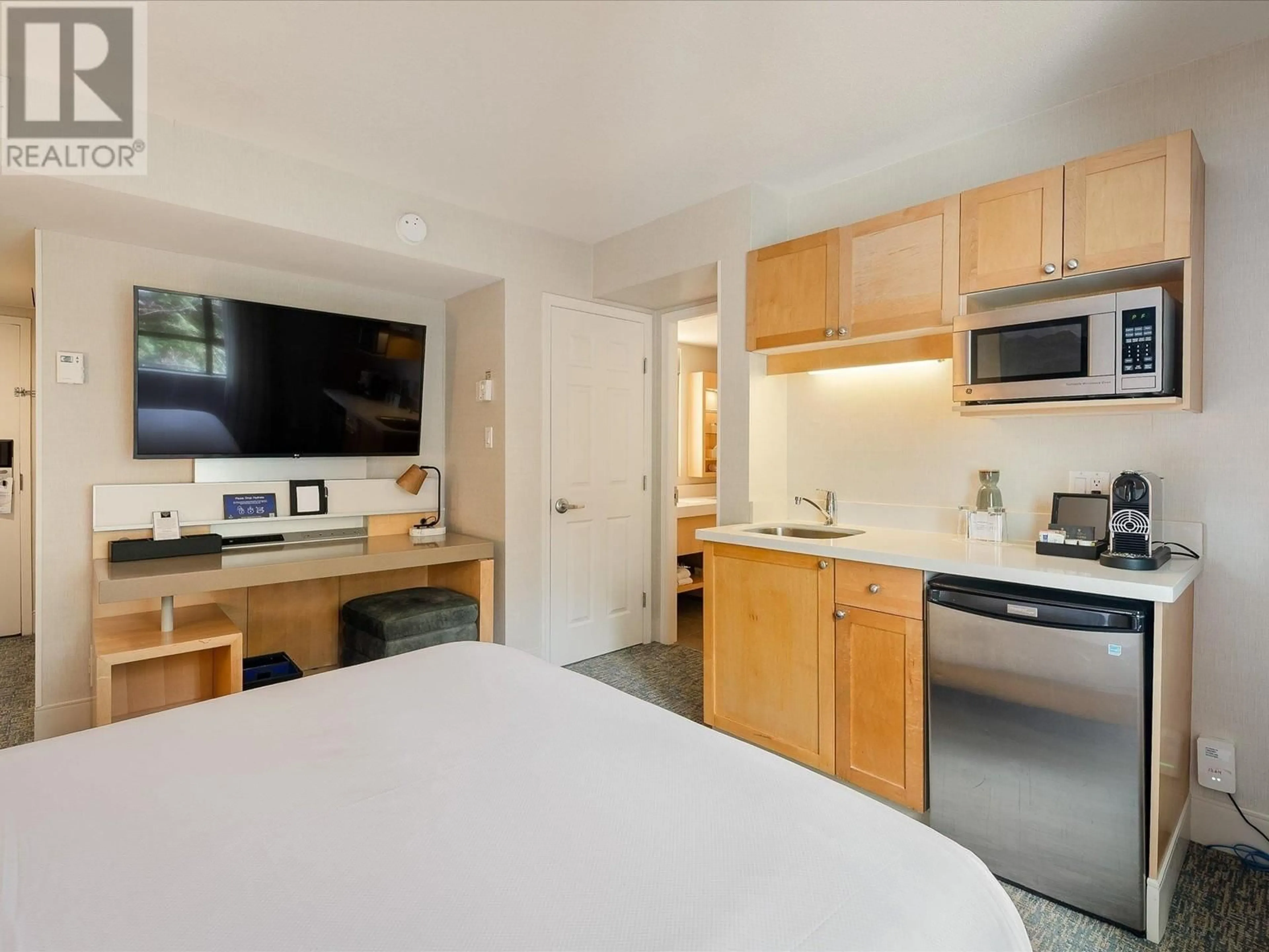 Standard kitchen, unknown for 1264 - 4308 MAIN STREET, Whistler British Columbia V8E1A9